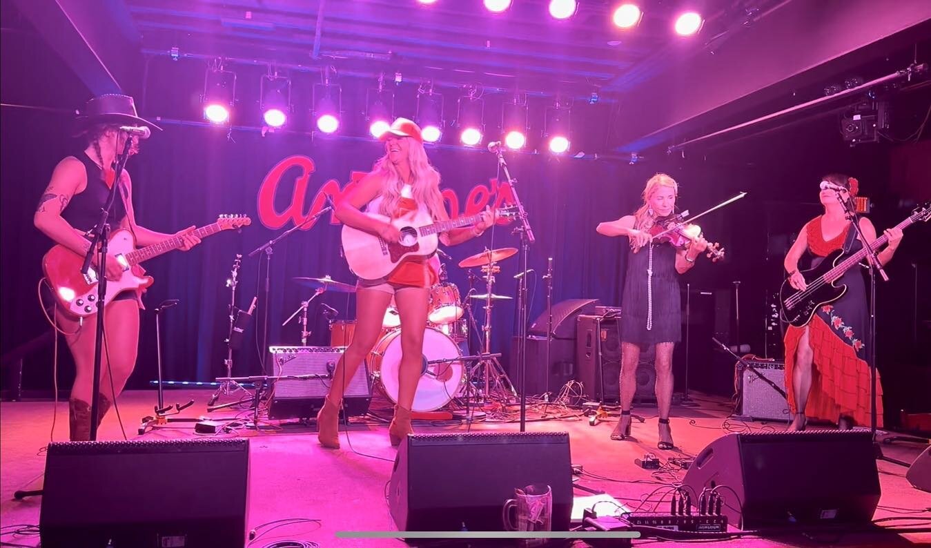Thanks everyone for coming to see us tonight at Antone&rsquo;s! We had a great time! Happy Halloween! @antonesnightclub  #rhinestonerenegades #countrycoverband #countrygirlband #girlswhorock #texascountry #girlguitar #turnpiketroubadours #countrycove