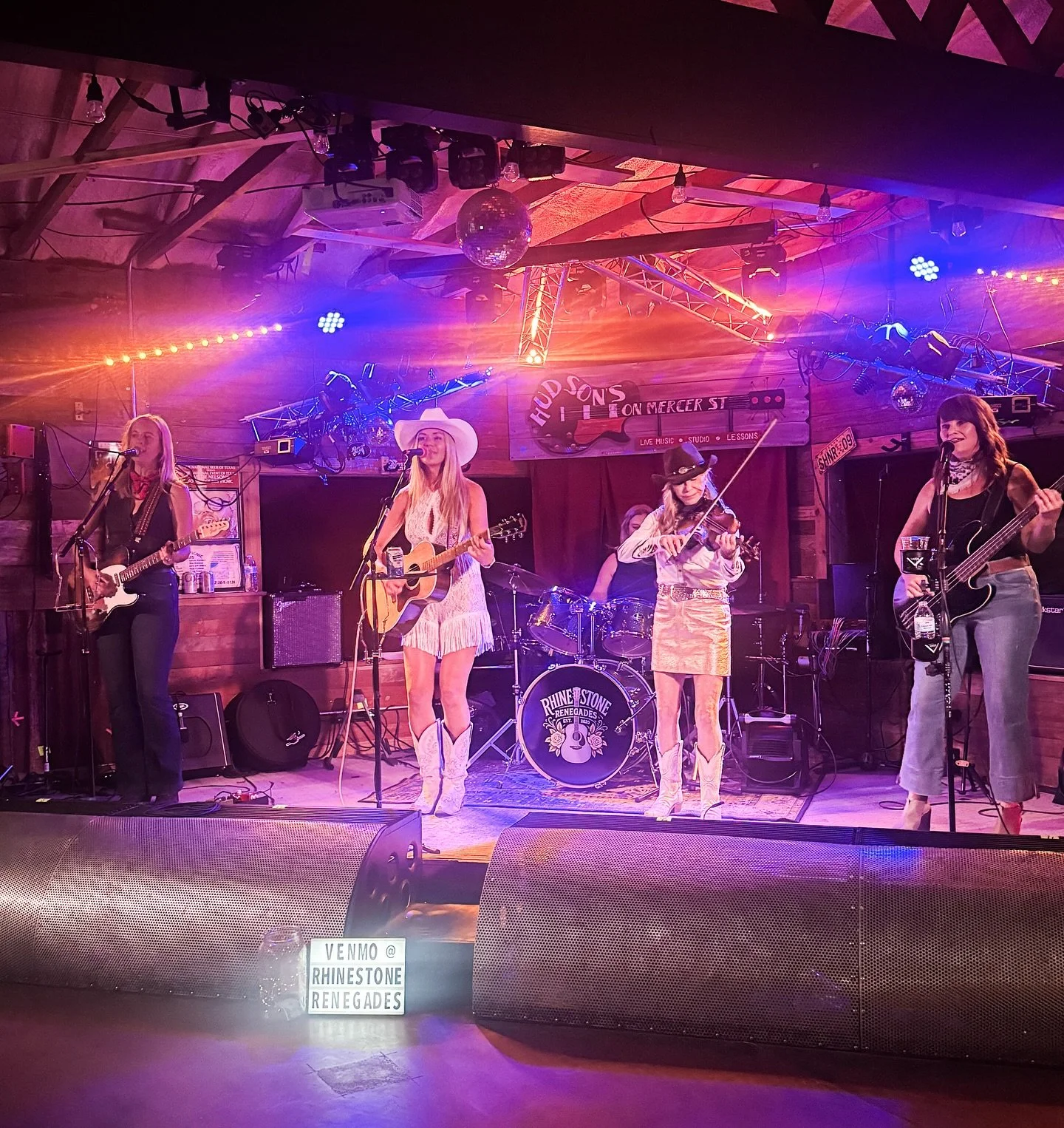 Great show tonight at Hudson&rsquo;s on Mercer! @hudsonsonmercer @taranash @carol.evans.5811 @mandyrowden @dedelally @dedelallymusic @rhinestone_renegades