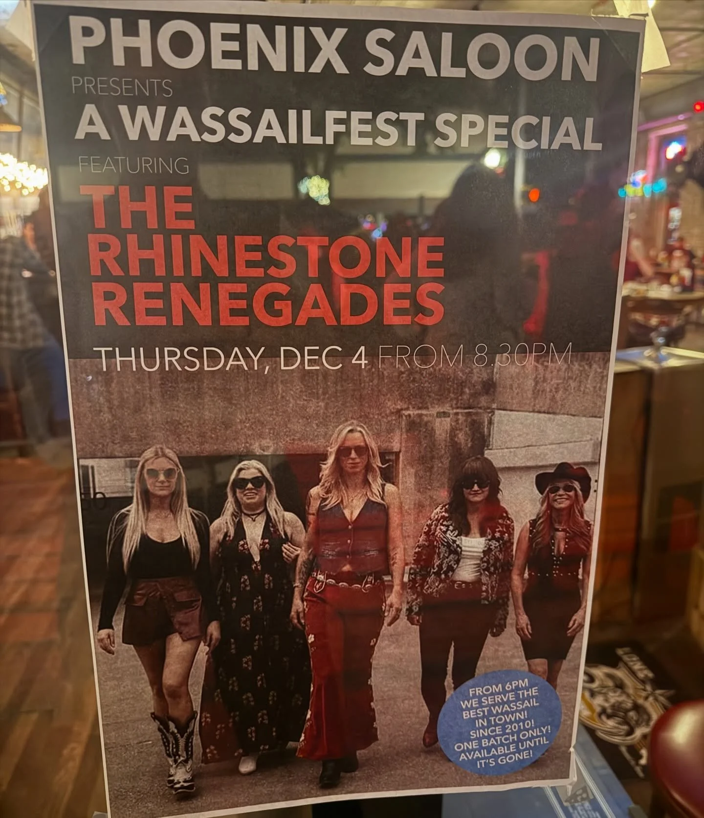 Feeling warmly welcomed here at our gig at Phoenix Saloon for Wassailfest! @rhinestone_renegades @girlguitaraustin @mandyrowden @carol.evans.5811 @dedelally @dedelallymusic @taranash @thephoenixsaloon
