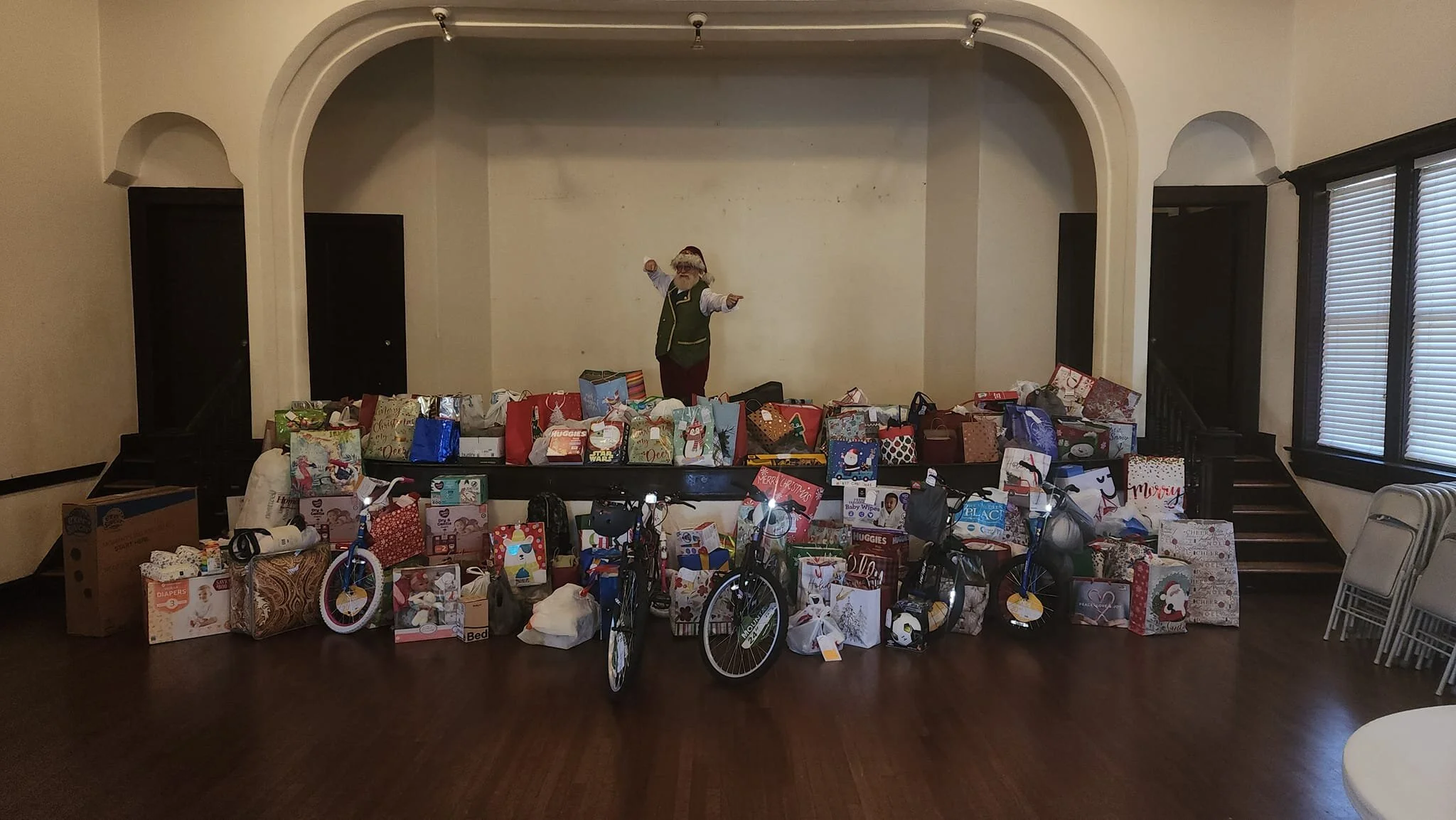 WOW.......
Santa and Mrs.Claus are amazed at the awesome loving hearts that helped us reach our goals.  LOOK at what you did!