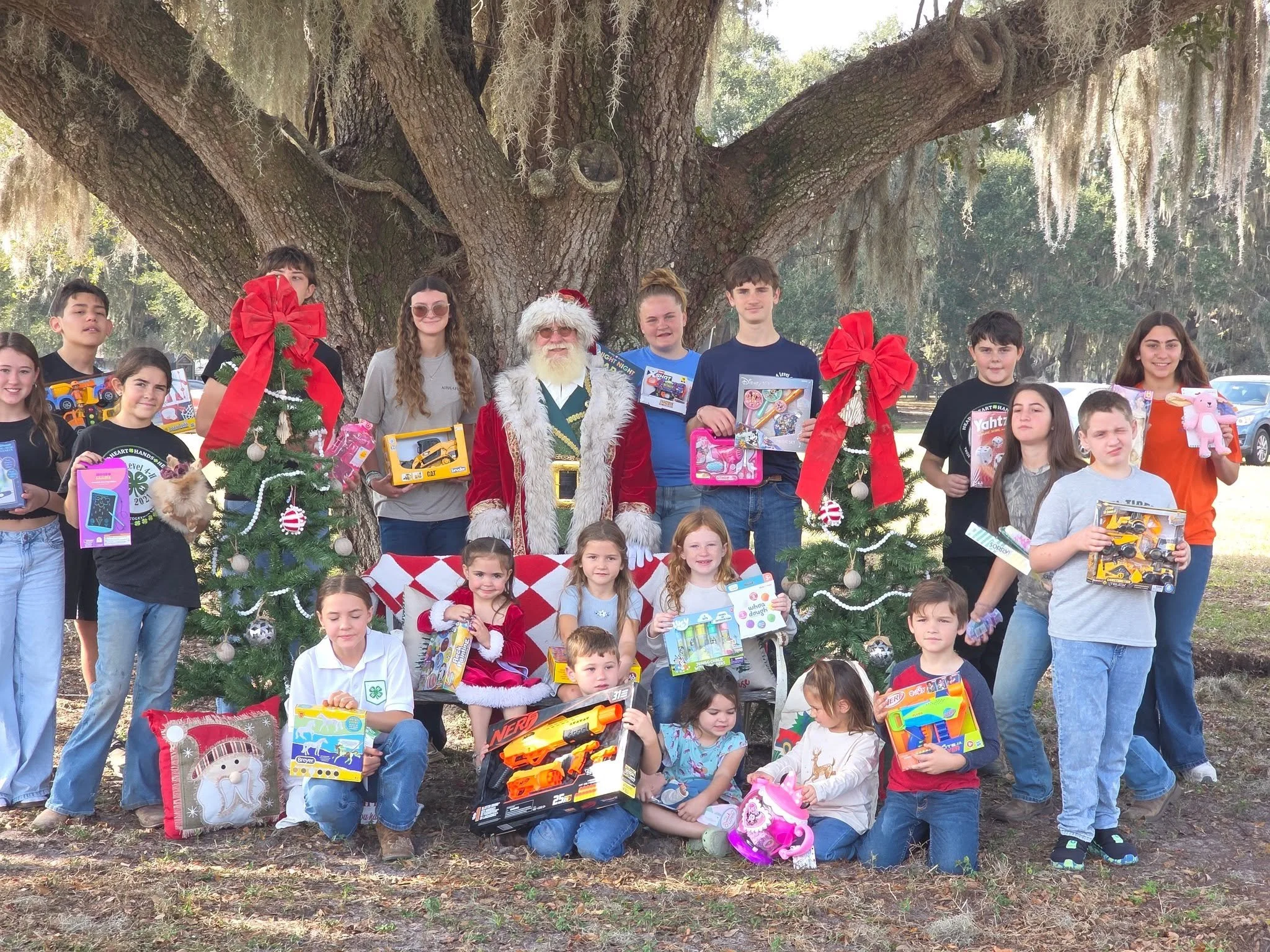 Santa Claus Charities Spreads Holiday Cheer at Crystal River Toy Drive