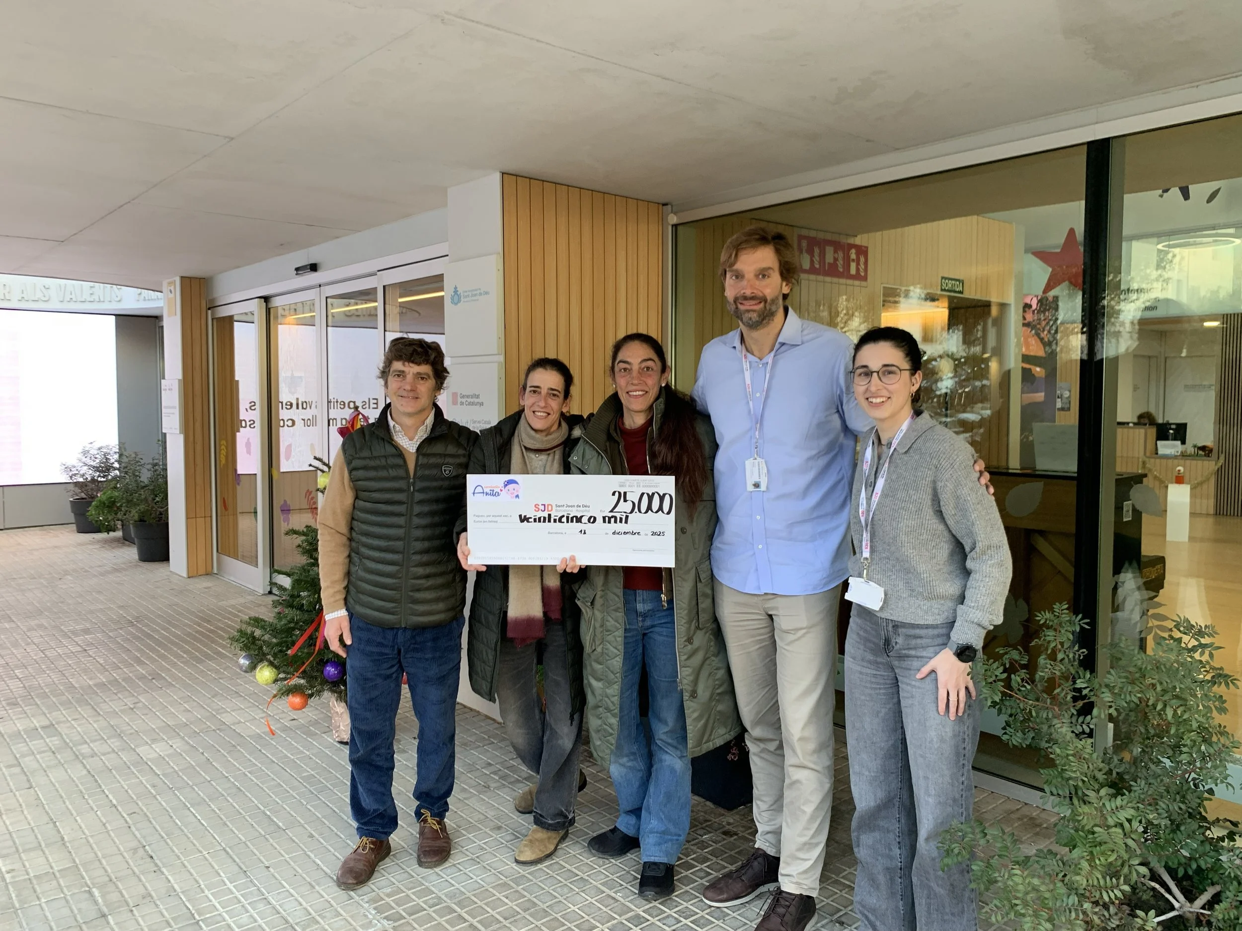 20251218 Entrega cheque Musicoterapia.jpg