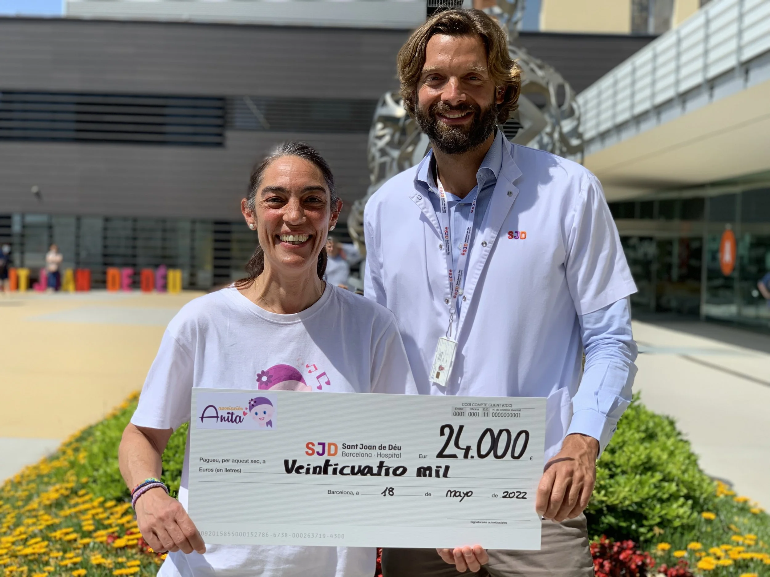 2022 Entrega cheque musicoterapia en cuidados paliativos (2).jpg