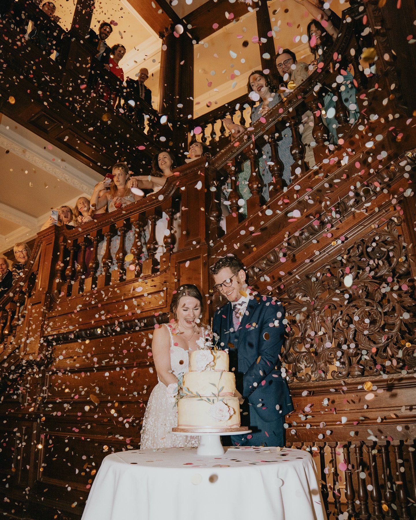 The best cake cut everrrrrrr @bourtonhall ✨🎂🎉

#bourtonhall #cakecut #confetti #wedding #weddingphotography #weddingphotographer #weddings #bride #groom #weddingphotos #warwickshirewedding #warwickshireweddingphotographer #midlandsweddingphotograph