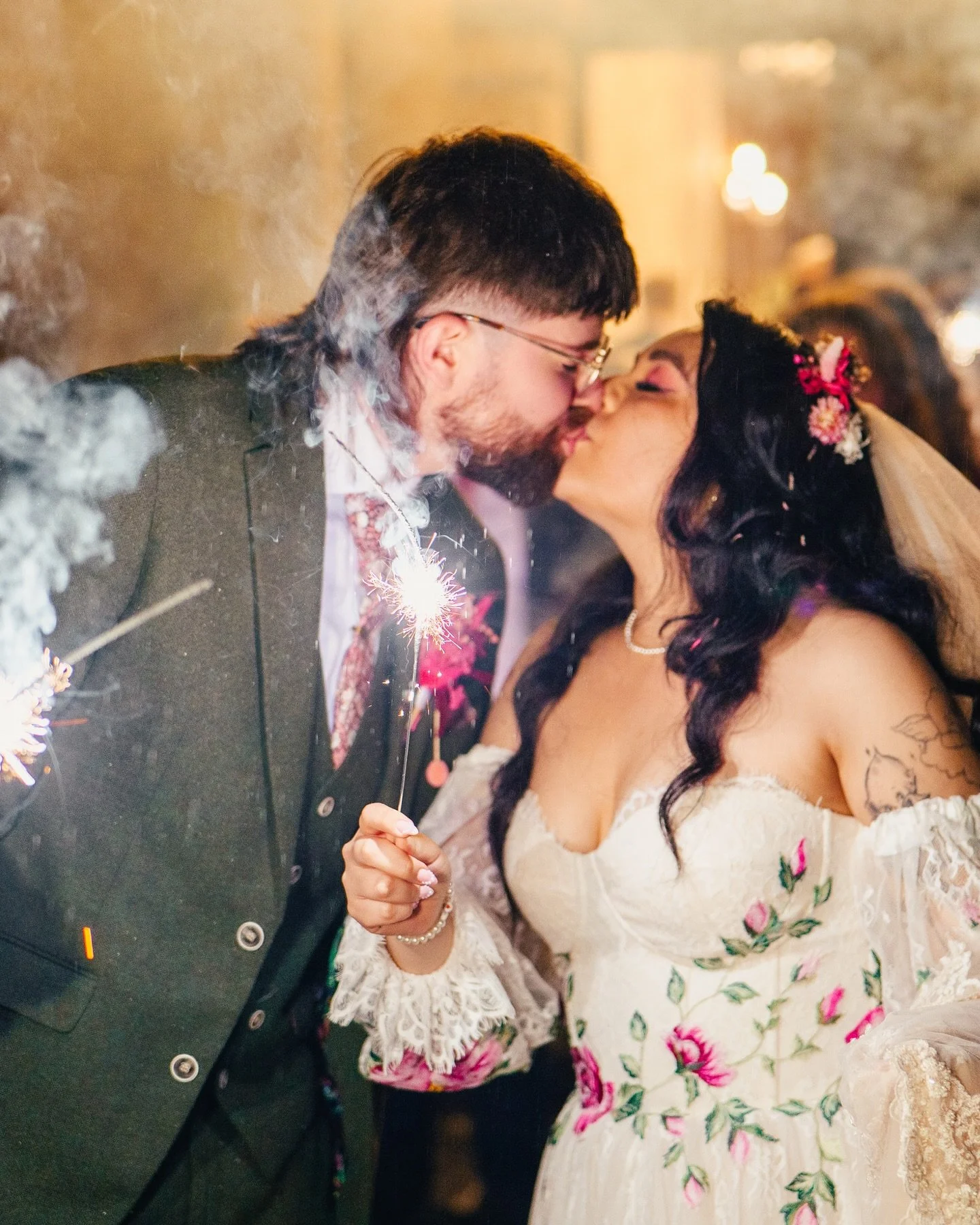 One year since this beautiful, colourful and fun wedding day! 💖💐🎀
Happy one year Anniversary Arely &amp; Isaac! 

Cal &amp; I loved capturing every moment of your Mexican/English fusion wedding at @bourtonhall 📸🎥

#wedding #weddingphotographer #