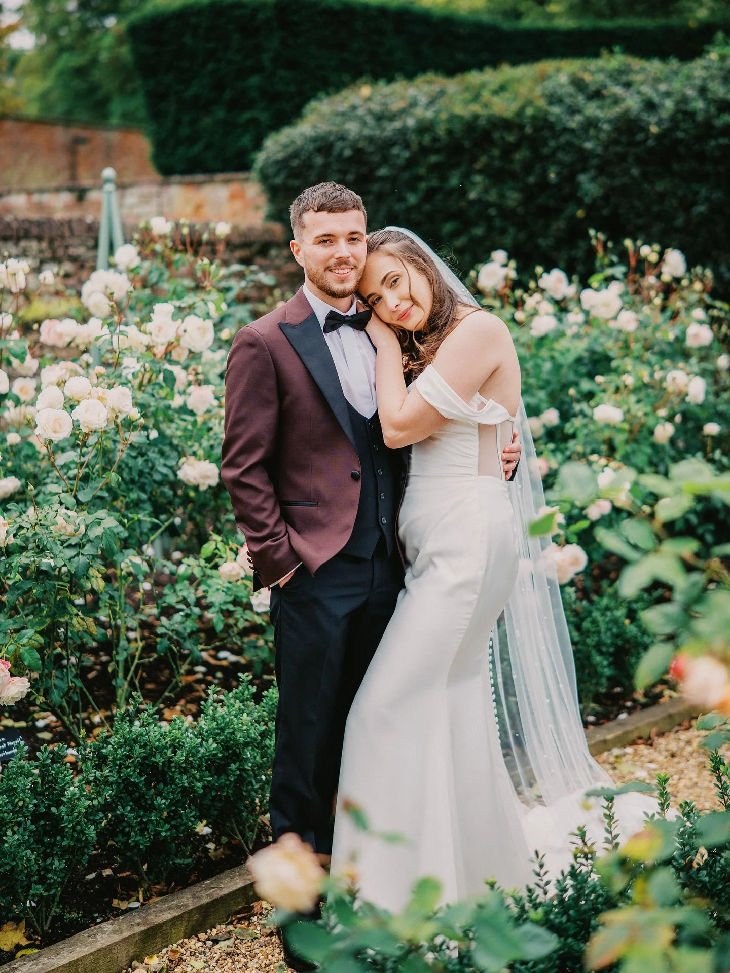Ellie &amp; Greg 🍂💍✨

It was such a pleasure to capture E&amp;G&rsquo;s autumnal wedding on Sunday at @bourtonhall 

This day had such a relaxed feel to it. A calm wedding morning, followed by a beautiful ceremony with personal vows, funny and hear