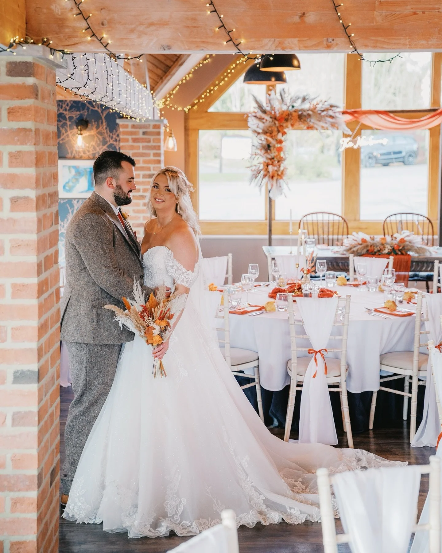 Lauren &amp; George - Mr &amp; Mrs Newburn! 🧡✨🕯️

On Thursday I had the pleasure of capturing L&amp;G&rsquo;s cosy autumnal wedding at the Dodford Inn. 

Burying those sausages definitely worked, the weather was gorgeous for a November day! 🌞😆🍂
