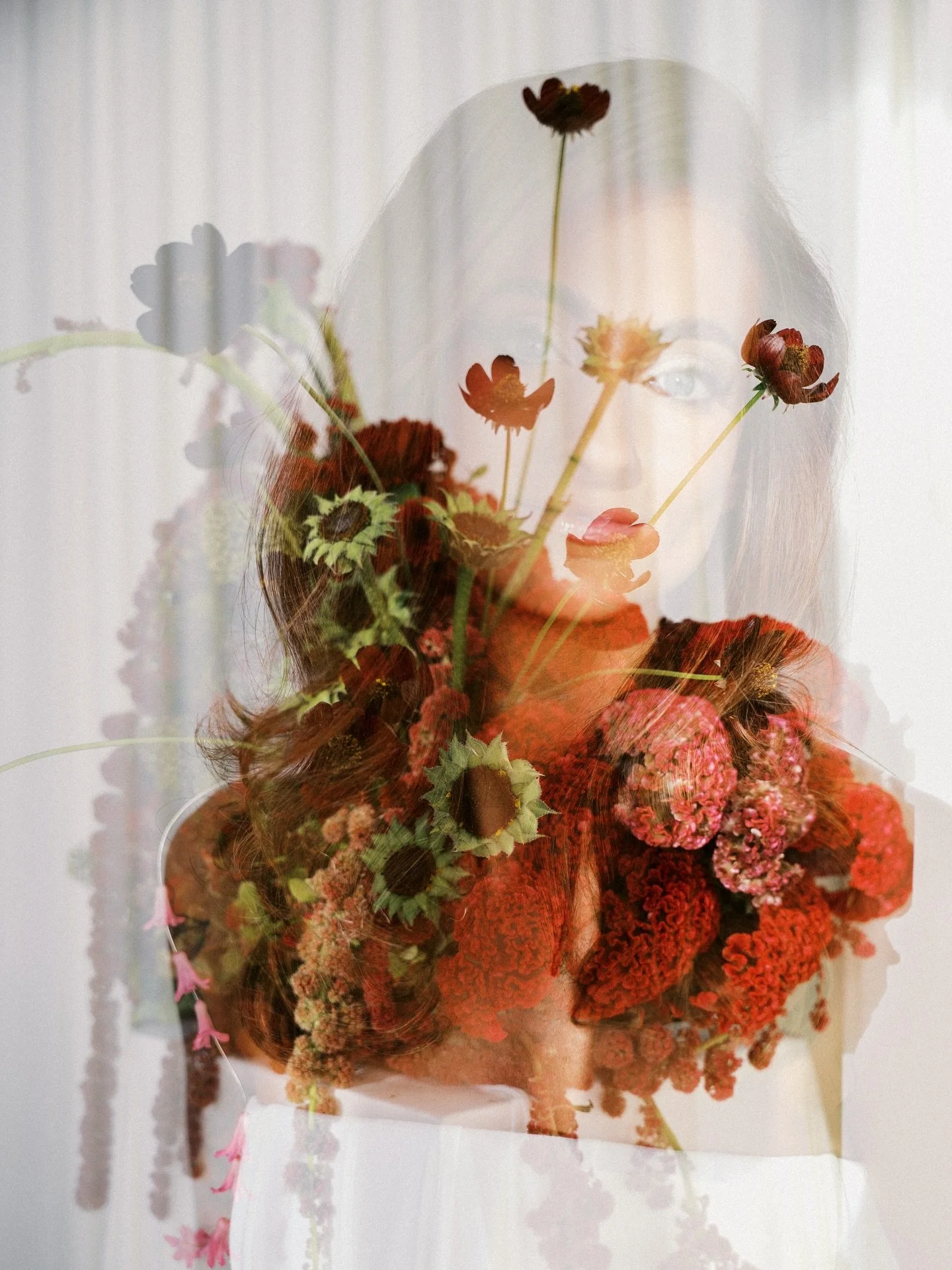 A fun little double exposure from our gorgeous bridal shoot on Monday 💐✨🤍

I need to use this feature on my camera more often! I&rsquo;ll make it my 2026 goal 🤩

Florals/styling @muckhomenfloral 
Photographer/video @capturedmomentsjen
Model @_rose