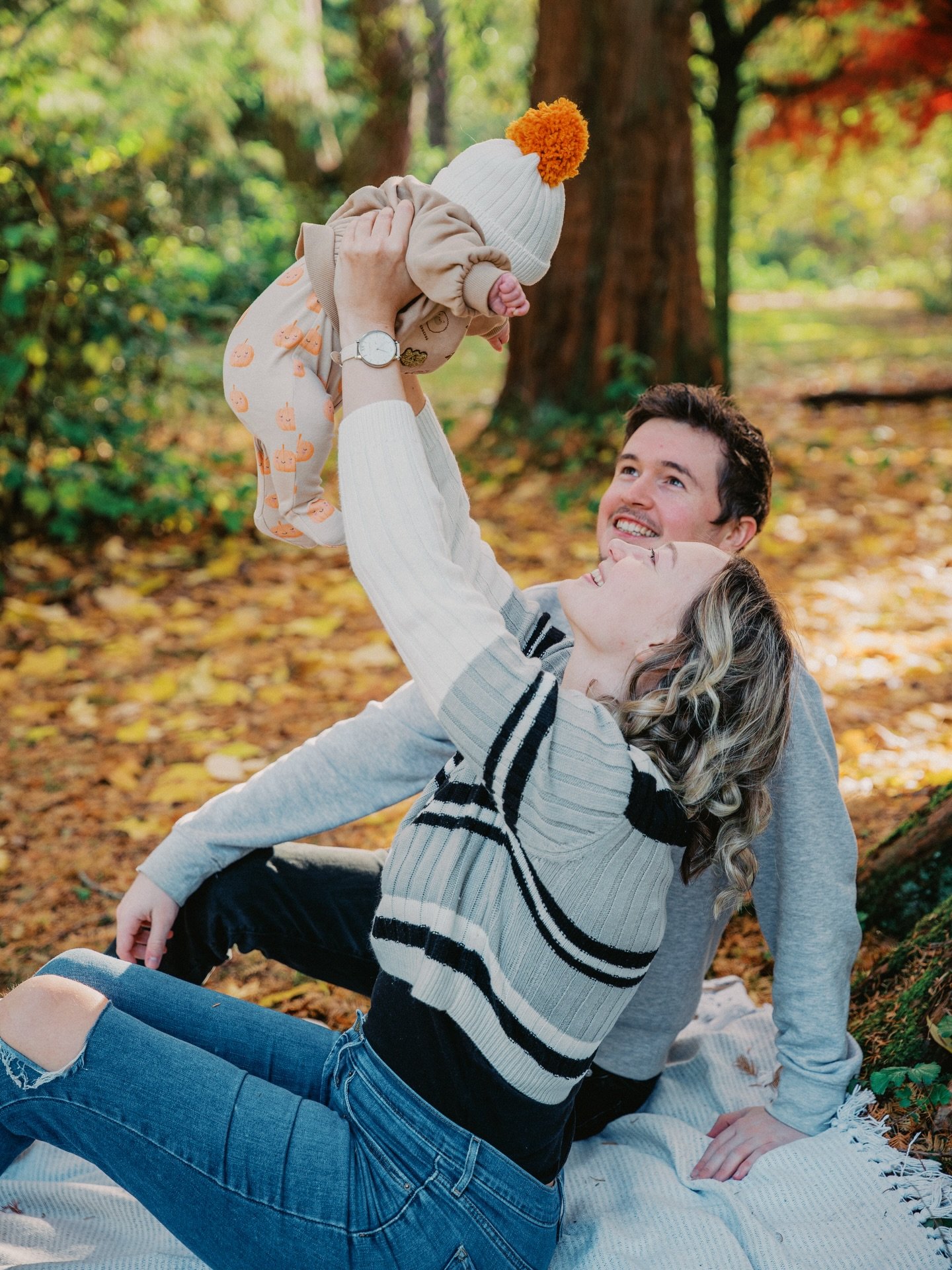 Just the cutest family shoot this autumn with Laurie, Harry and their baba 🥹✨👶🏼🍂

I&rsquo;m not ready to say bye to the autumn just yet 🥲

#familyshoot #familyphotoshoot #familyphotography #photographer #photography #weddingphotography #weddingp
