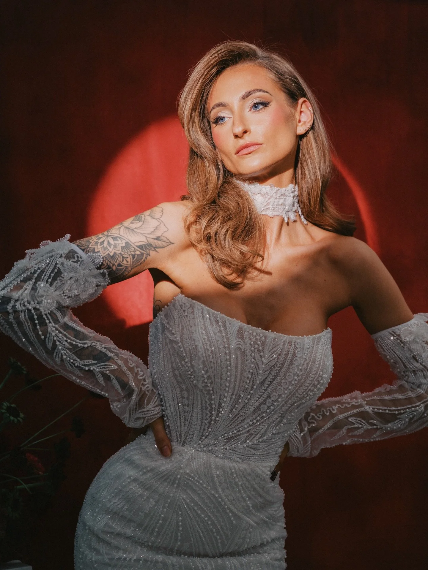How glamorous is this bridal look! ❤️💋🌹✨

In love with these shots from our latest bridal shoot 😍
Wedding backdrops = a total game changer for portraits, I&rsquo;d love to see backdrops used more at weddings in 2026! 📸🌹 

#bridalportraits #weddi