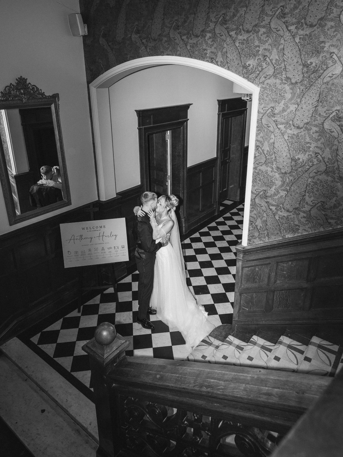 I loved capturing these evening flash portraits of Harley &amp; Ant on their wedding day at @moxhullhall 🤍💍✨

We&rsquo;re currently having a wonderful time on holiday snowboarding in the Alps! 🏂🇮🇹🏔️
We will be back home soon and ready to get ba