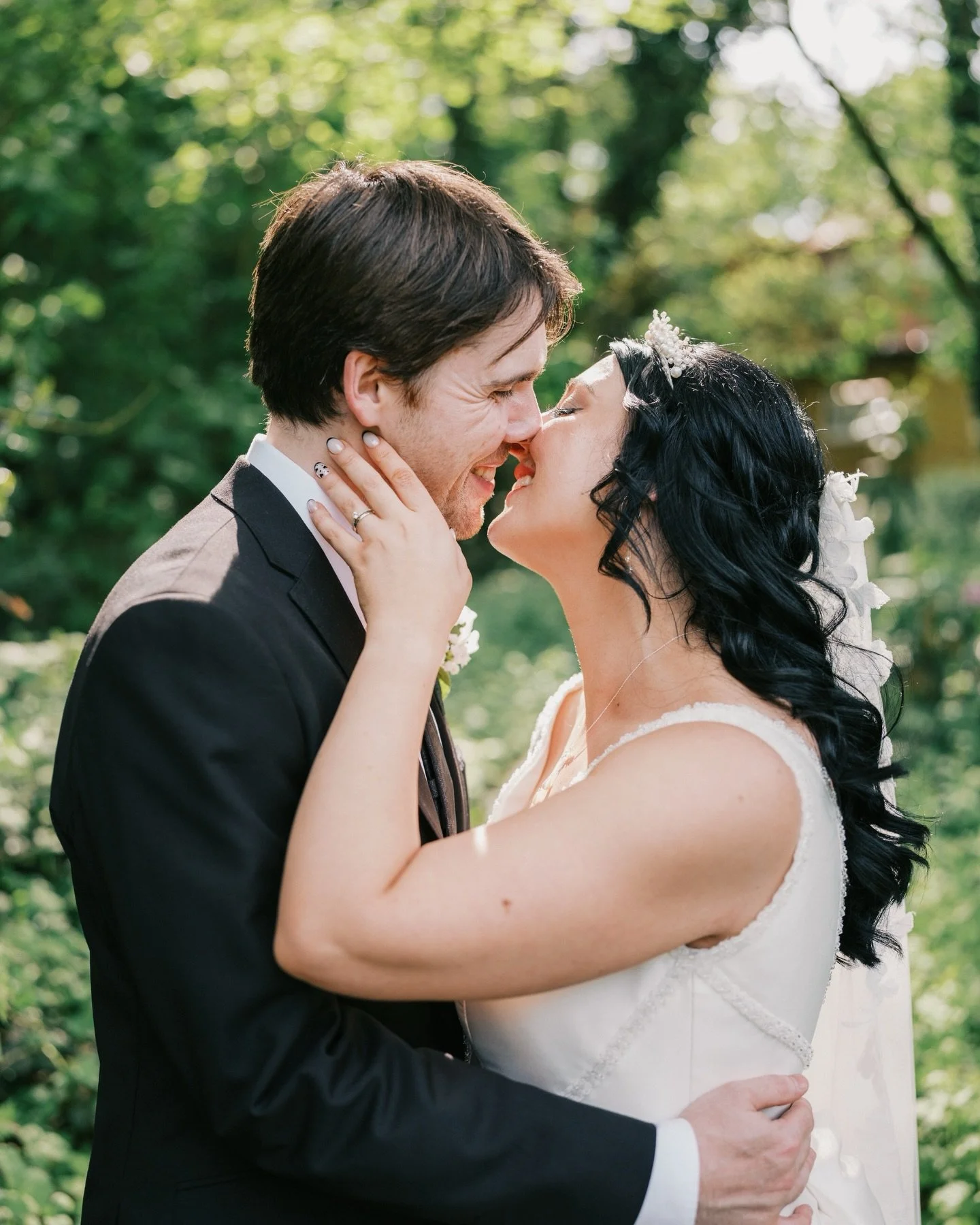 Gemma &amp; Lewis ✨ 

Last Saturday, I had the pleasure of capturing G&amp;L&rsquo;s wedding. 
It was a very relaxed day with a great party atmosphere in the evening. I managed to get so many lovely candid and natural shots throughout the day 🤍

Gem