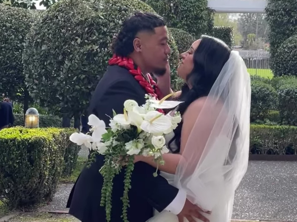 A newlywed couple at Allely Estate in Aucklabnd, captured by their wedding content creator.