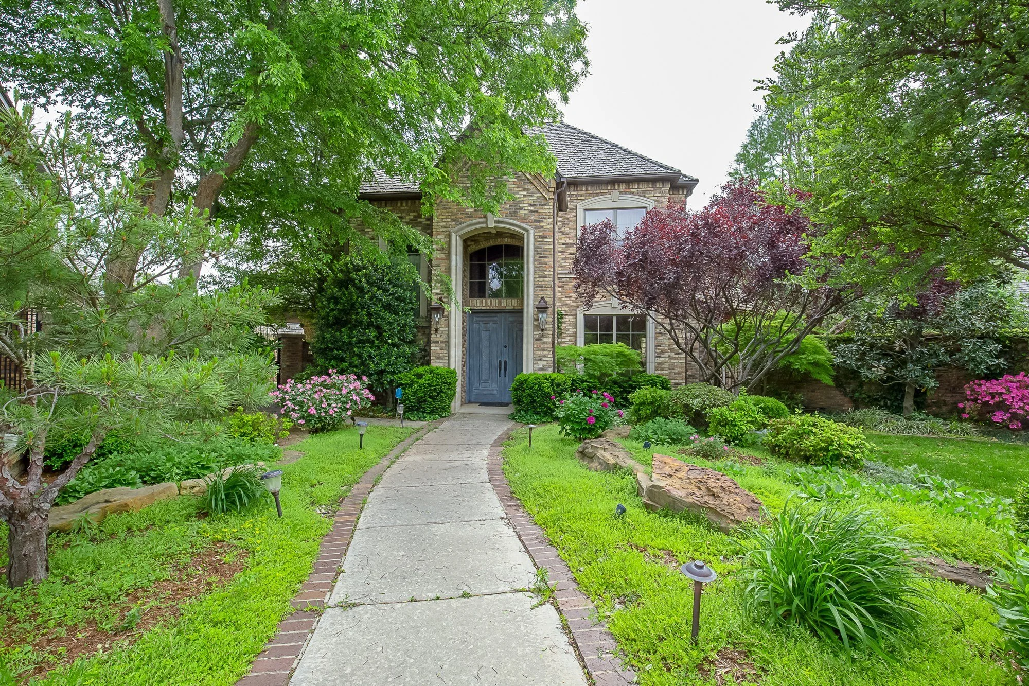 Selling in October: Curb Appeal, Halloween Edition