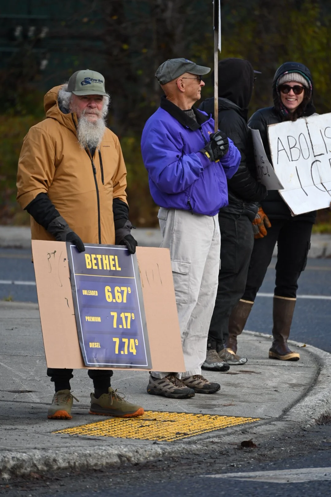 Red Hats, Hazmat Suits and Honks as Girdwoodians Rally for ‘No Kings’