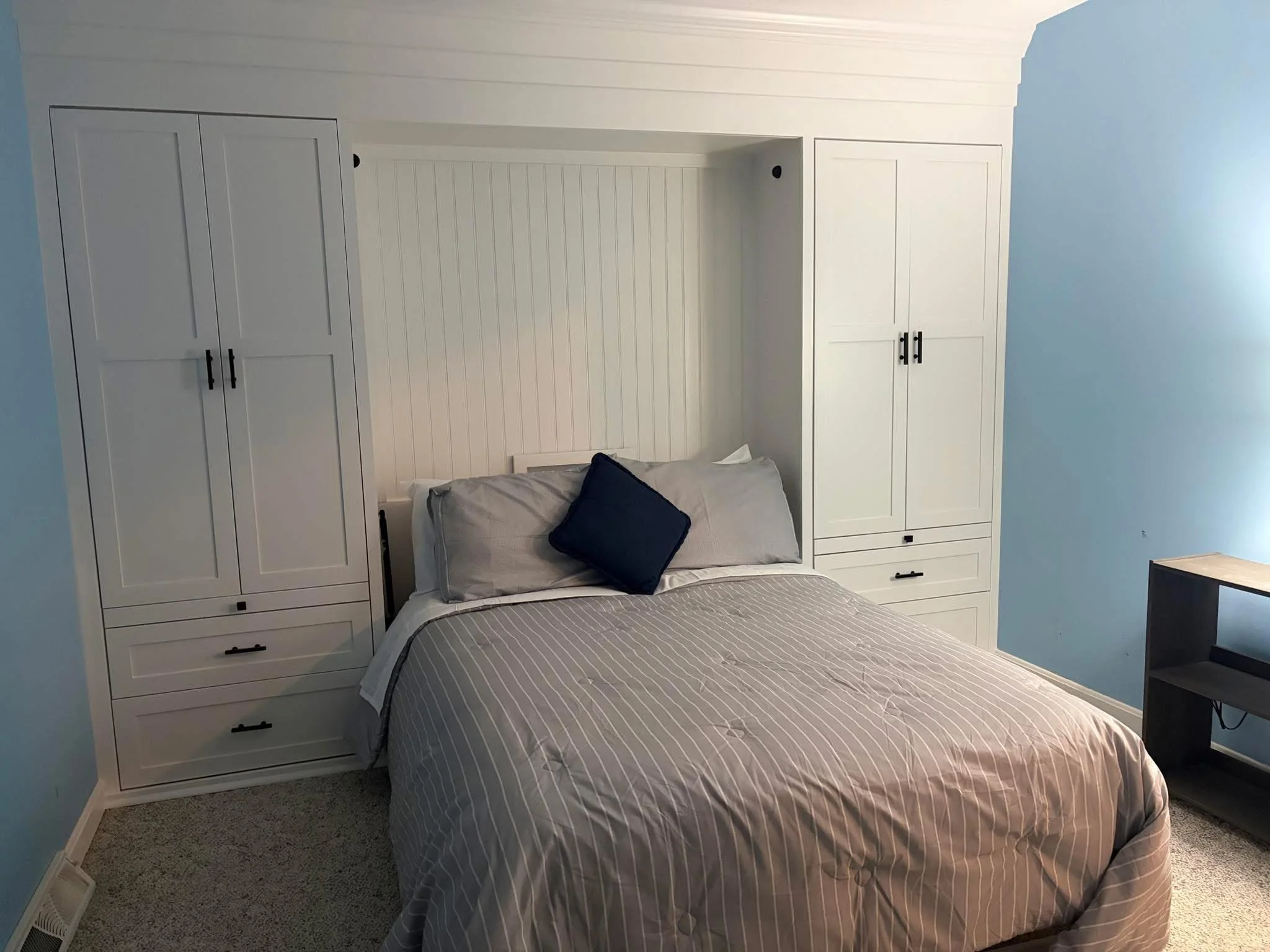 Built-in queen mattress murphy bed