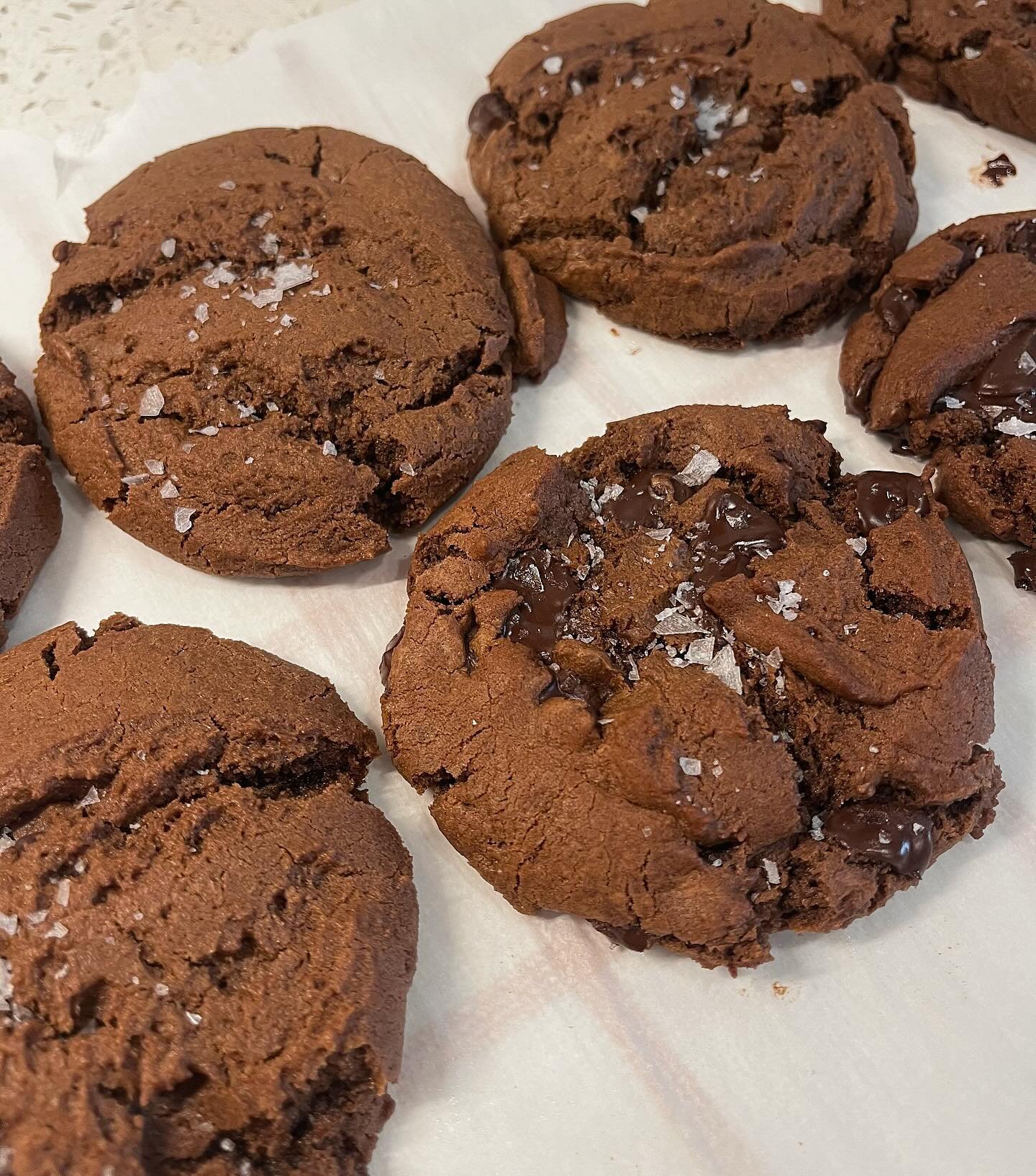 Have yet to meet a person who doesn&rsquo;t like our double chocolate sea salt cookies🍪
