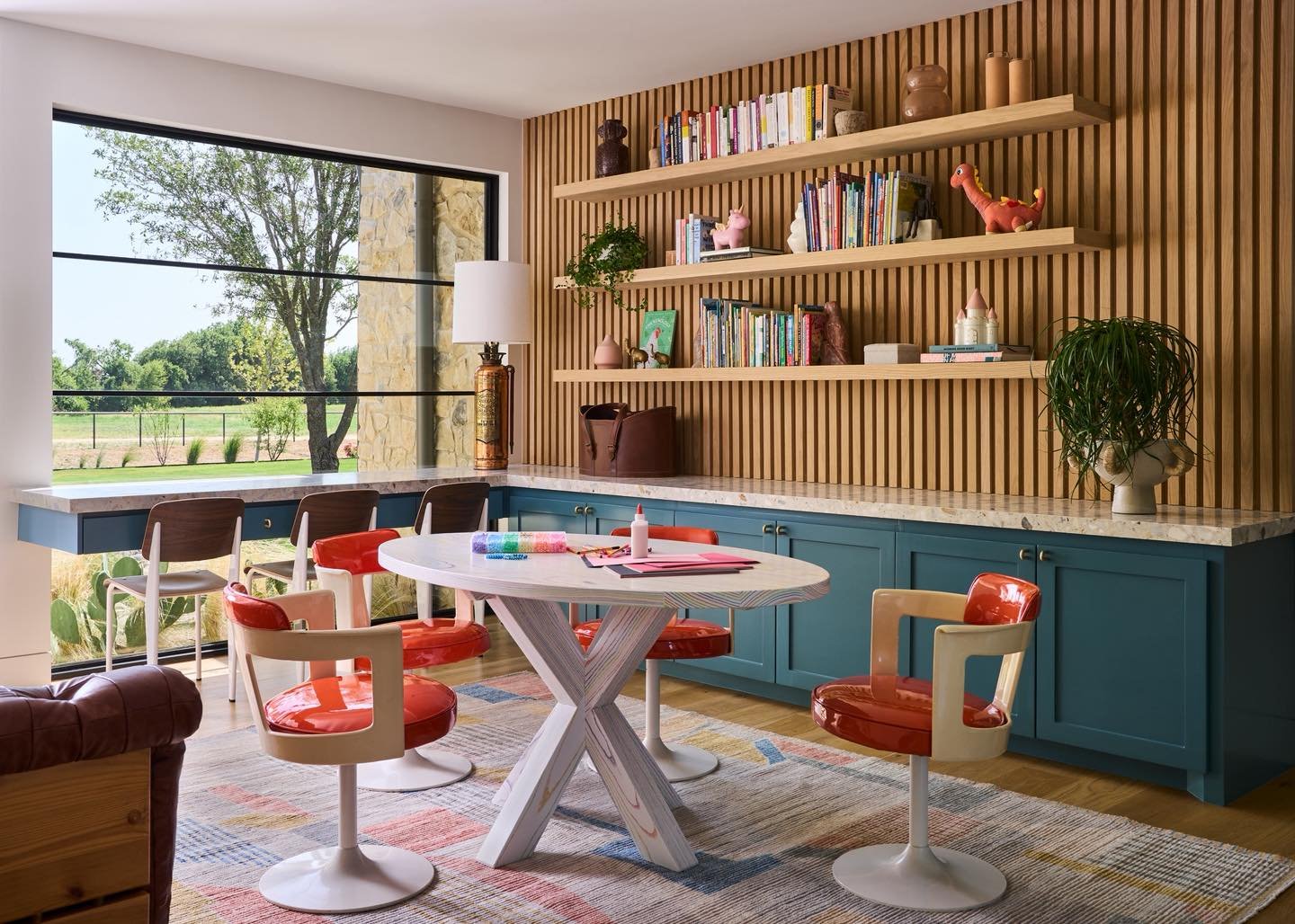 Vista view from the rhythmic playful side
.
.
.
#studiolema #architecture #texasmodernarchitecture #residentialarchitecture #archdaily #archilovers #celinatx #texashomes #moderndfw #moderndallas #colorfulspace #interiorphotography #framedview #slatwa