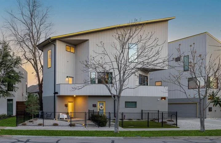 Carved Out Porches at Multi-family Development
.
.
.
#studiolema #architecture #texasmodernarchitecture #multifamilyarchitecture #archdaily #archilovers #architecturephotography #dallastx #multifamilydevelopment #moderndfw #moderndallas #multifamilyr