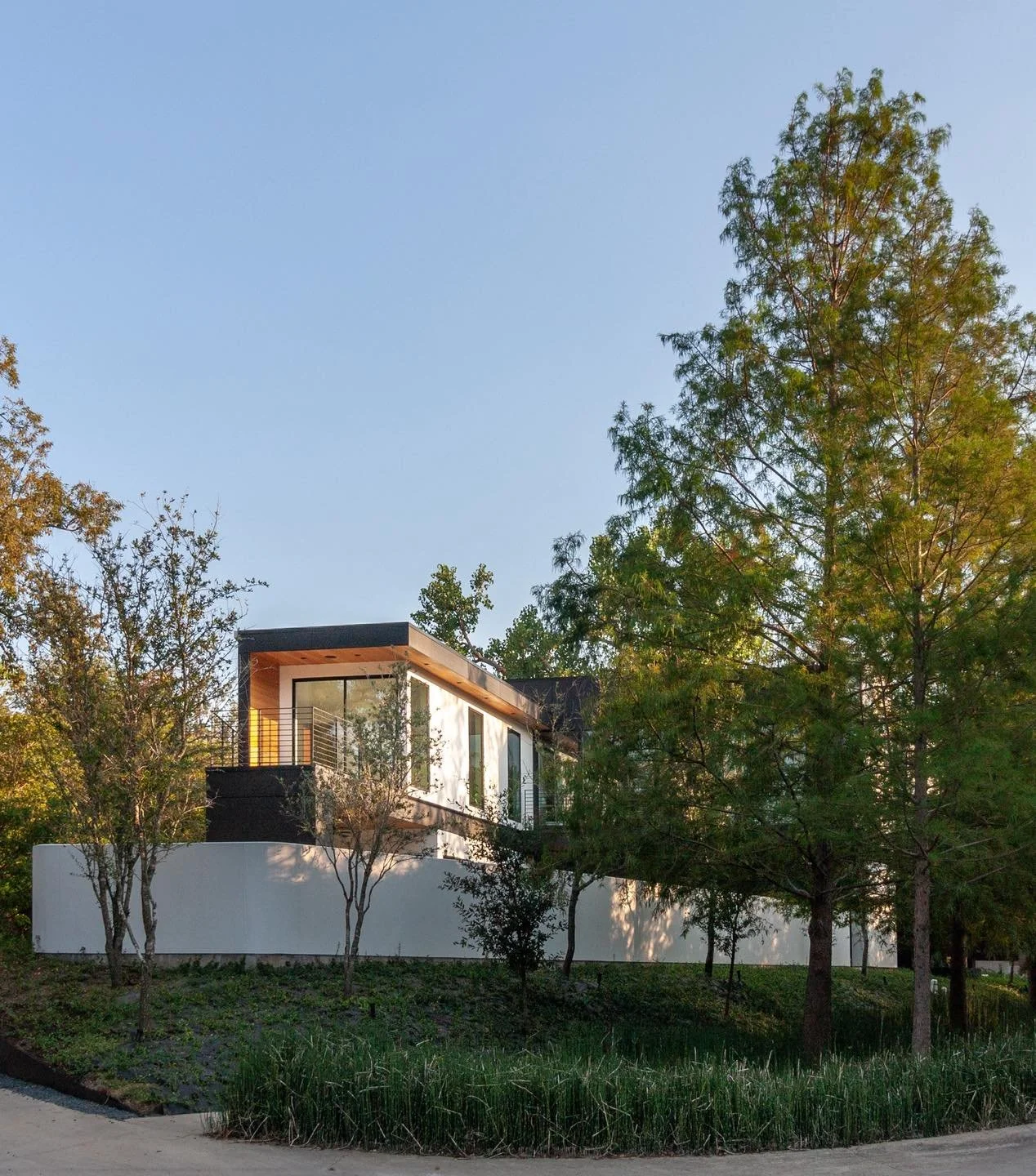 SOTO
.
.
.
#studiolema #architecture #texasmodernarchitecture #residentialarchitect #archdaily #archilovers #architecturephotography #dallastx #texashomes #moderndfw #moderndallas #dmagazine #urbanreserve #vanguardway #treeline #modernliving #outdoor