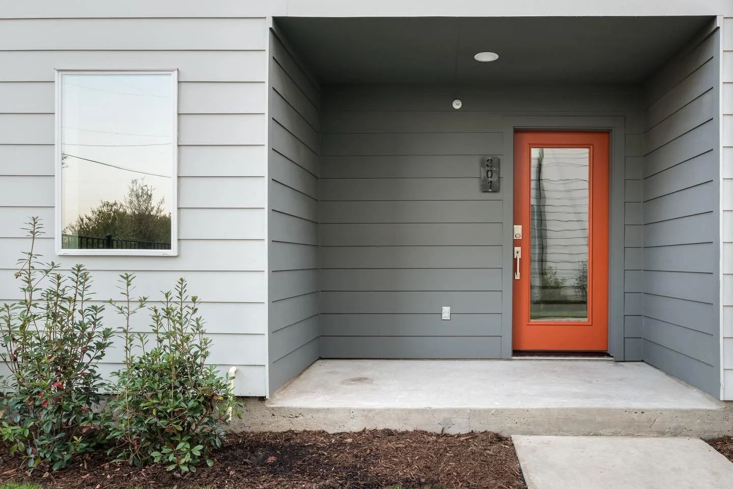 Townhouse Entry, expressed in simplicity
.
.
.
#studiolema #architecture #texasmodernarchitecture #residentialarchitect #archdaily #archilovers #architecturephotography #dallastx #texashomes #moderndfw #moderndallas #townhouse #realestatedevelopment 