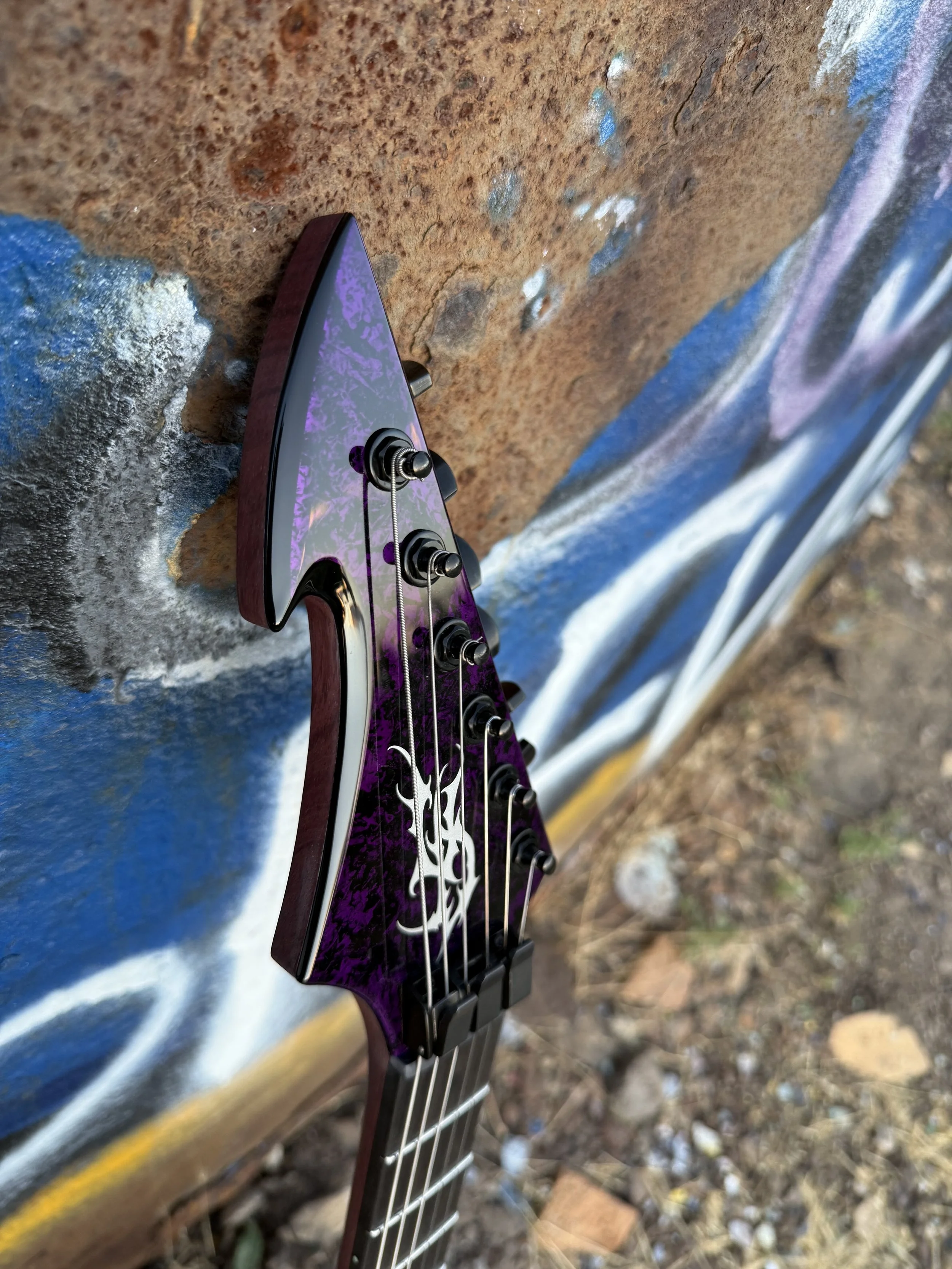 V headstock.jpeg