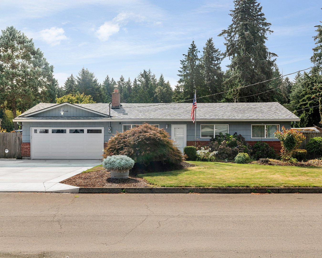 Discover this Vancouver gem! A charming, cozy home that surprises with its unexpectedly spacious backyard oasis. Perfect for morning coffees, evening BBQs, and everything in between 🏡🌷
📍9917 NE 60th St
Portland, OR 97266

Adam Phillips | Lead Phot
