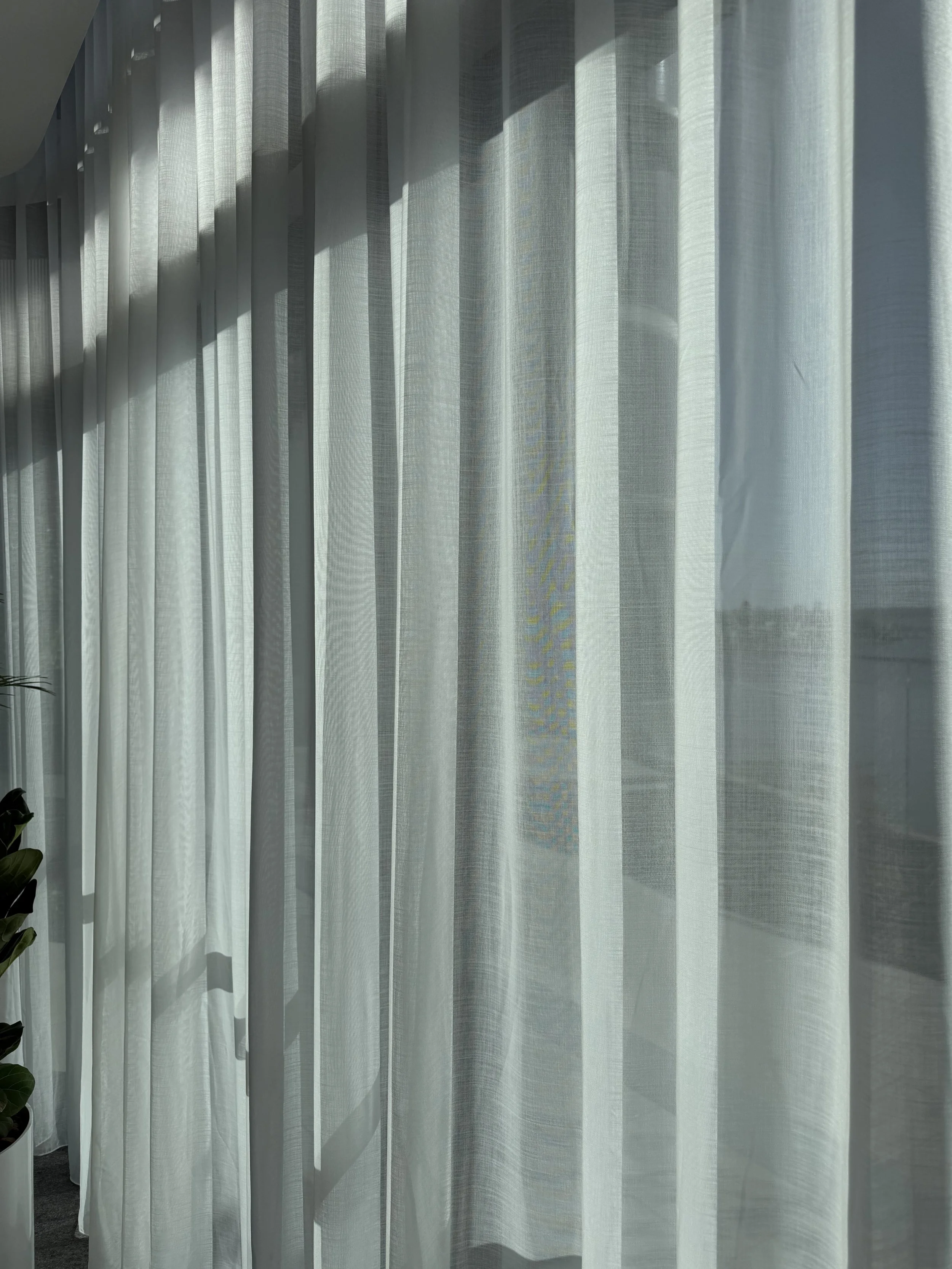 S-Wave curtain heading detail showing continuous wave formation and even spacing