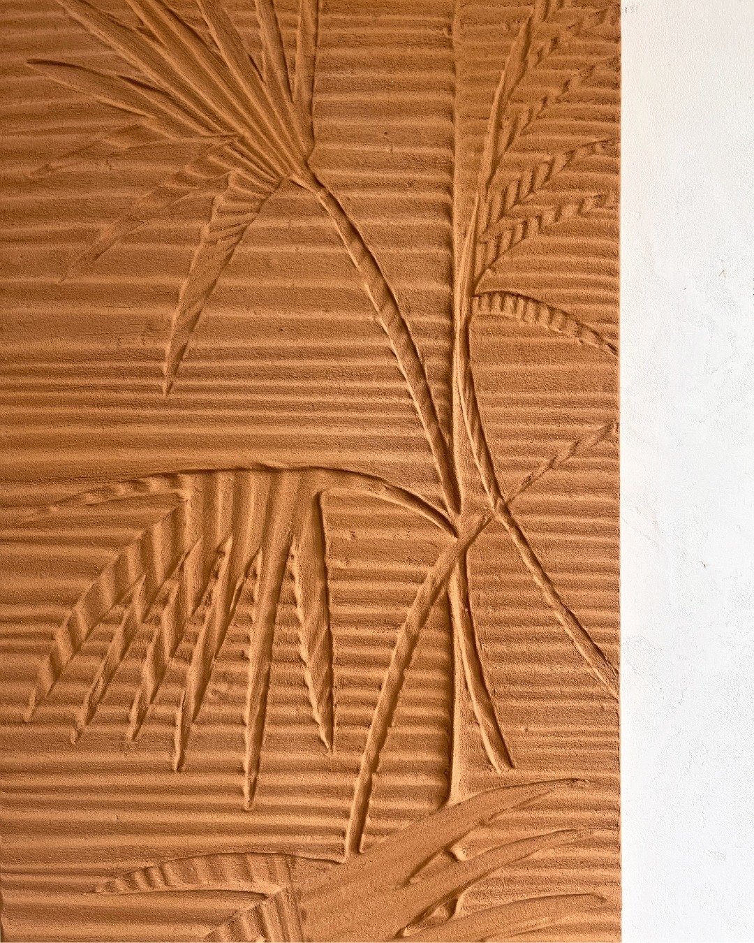 A vibrant composition of palm tree textures that evokes the energy and warmth of the sun.

◾️ Terracotta Palm

#plaster #artwork #textureart #texture #art #nature #serenity #inspiration #hongkongart #hongkongartist #elsajeandedieu #elsajeandedieustud
