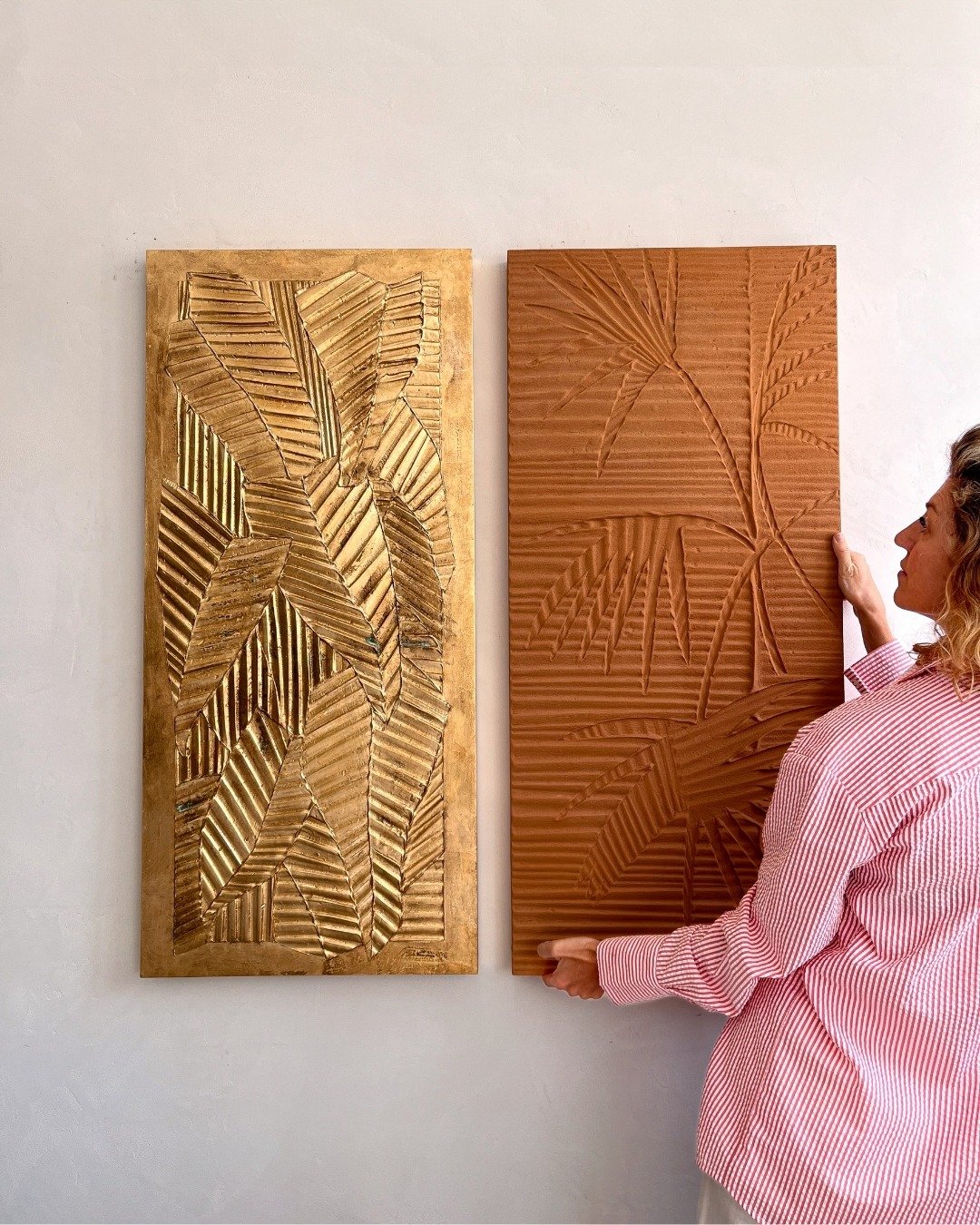 An interplay of gleaming gold and tropical vibrancy emerges, as the plaster artworks immerse in the radiant energy of the sun ✨

◾️ Golden Jungle
◾️ Terracotta Palm

#plaster #artwork #textureart #texture #art #nature #serenity #inspiration #hongkong