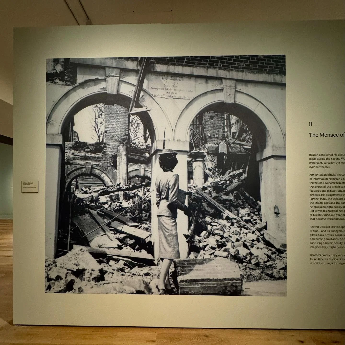 An unexpected Square Mile moment at the Cecil Beaton exhibition ๐ท
Originally published in Vogue, ‘Fashion is Indestructible’ shows a model (BBC announcer Elizabeth Cowell) wearing a couture suit amid the ruins of Middle Temple, which wa