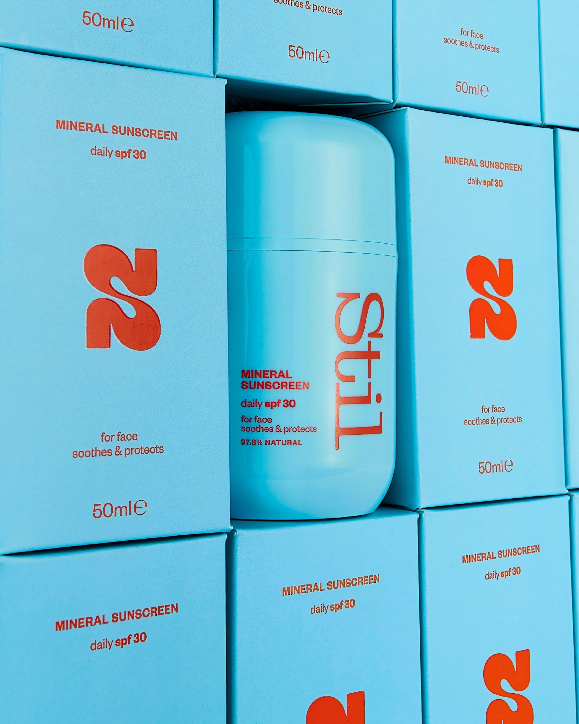 A suncare brand that sets out to change the face of suncream.

@stil.suncare is a new sunscreen that challenges the stagnant mainstream suncare market. Its founders wanted to make people think again about what suncream is and what it could be. 

They