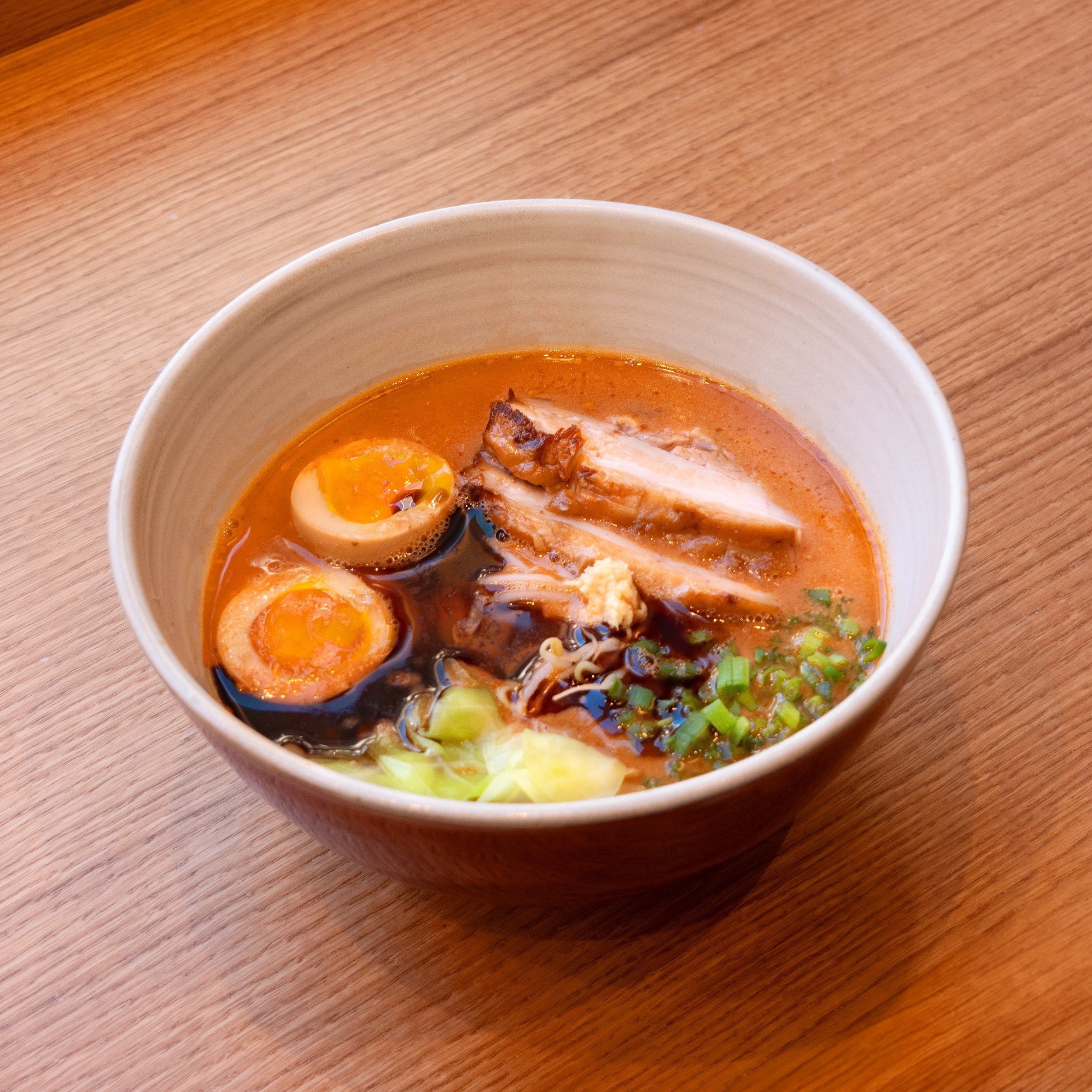 Cosa c&rsquo;&egrave; di meglio in una giornata di pioggia che scaldarsi con un Red Paitan Ramen. 🔥
Siamo aperti da marted&igrave; al sabato dalle 12 alle 15 e dal gioved&igrave; al sabato anche a cena delle 19 alle 22.30!