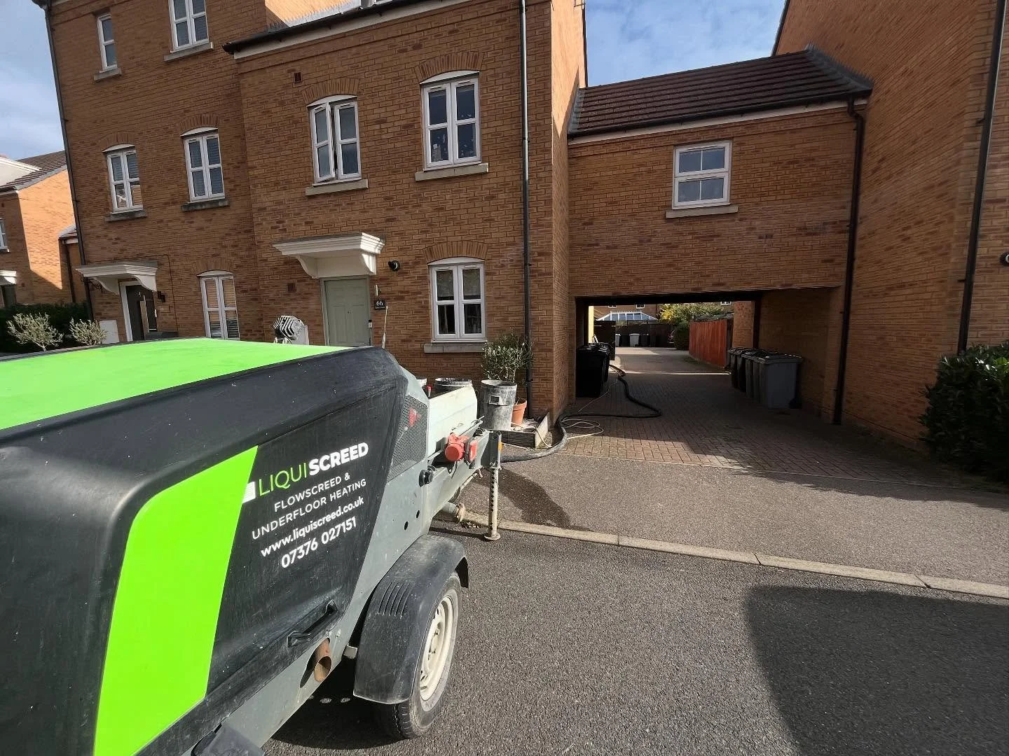 A nice little local job for the team today. Just over 1m3 of @longfloorliquidcementscreed pumped and finished in Stamford for our friend&rsquo;s @orchardwindows @landlogicalgroup delivering another perfect drop👌#screed #flowscreed #liquidscreed #scr