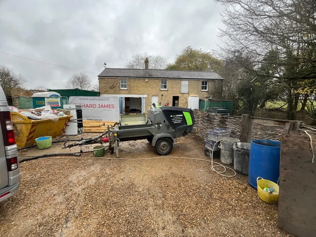 Early start for the boys this morning, a nice little 2hr drive over to Grantchester, Cambridge for one of our valued regular customers. 4.5m3 of @cemfloorbymcgraths supplied by Gemmix was placed and finished over 60m2. #screed #screeding #flowscreed