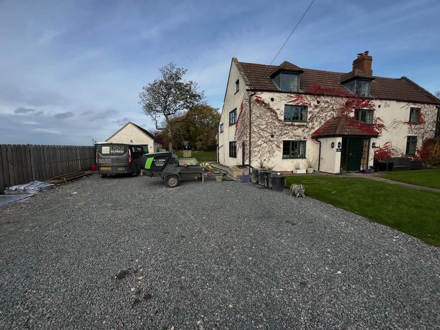 The lads have been chewing through the screed this week with their penultimate pour being at this gem of a place in Hanby, Grantham. One more to go then a well earned couple of days off. #nearlytheweekend #screed #flooring #screeding #flowscreed #pum
