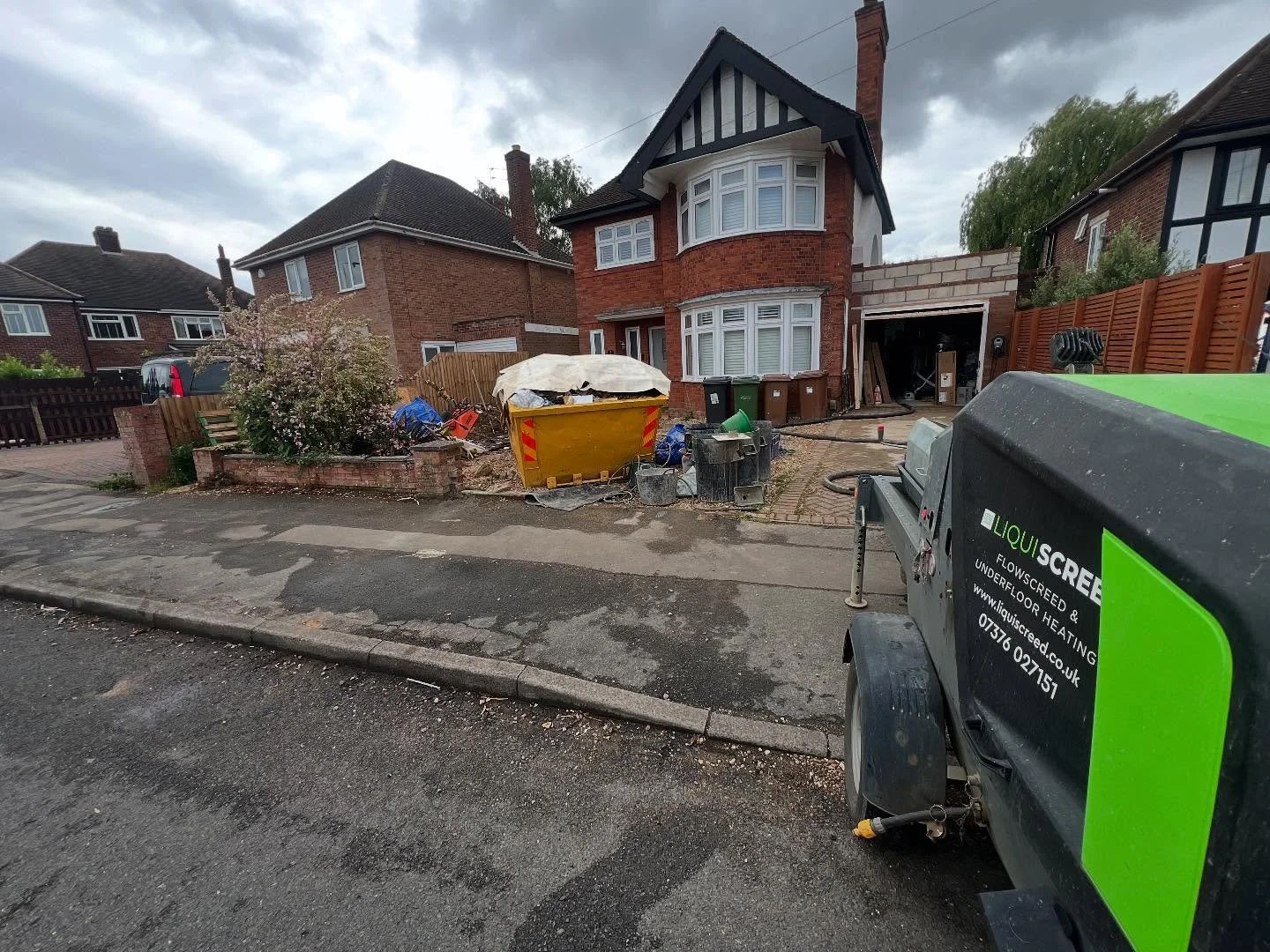 The lads travelled to Peterborough today to pump and finish 2.5m3 of @longfloorliquidcementscreed over 35m2 for a regular customer. @landlogicalgroup delivering another perfect batch. #screed #flowscresd #floorscreed #floorscreeding #liquidscreed