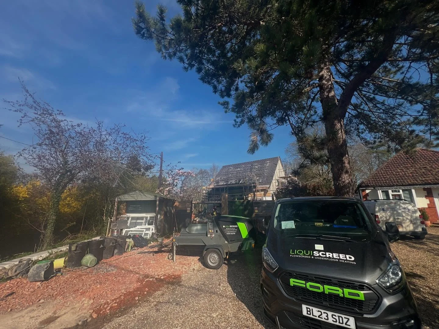 Another week done!!! Last job of the week was in Ruskington, Sleaford where the guys pumped and finished 4.2m3 of banging @longfloorliquidcementscreed supplied by @landlogicalgroup to a refurb. A Big happy weekend to all you grafters💪 #upthegrafters