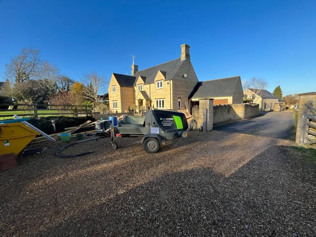 Looking after our good friends at @qksltd today installing two floors, one at a stunning property in Yarwell and the second in the centre of Stamford. @landlogicalgroup delivering both deliveries bang on time 👌 @longfloorliquidcementscreed was used 