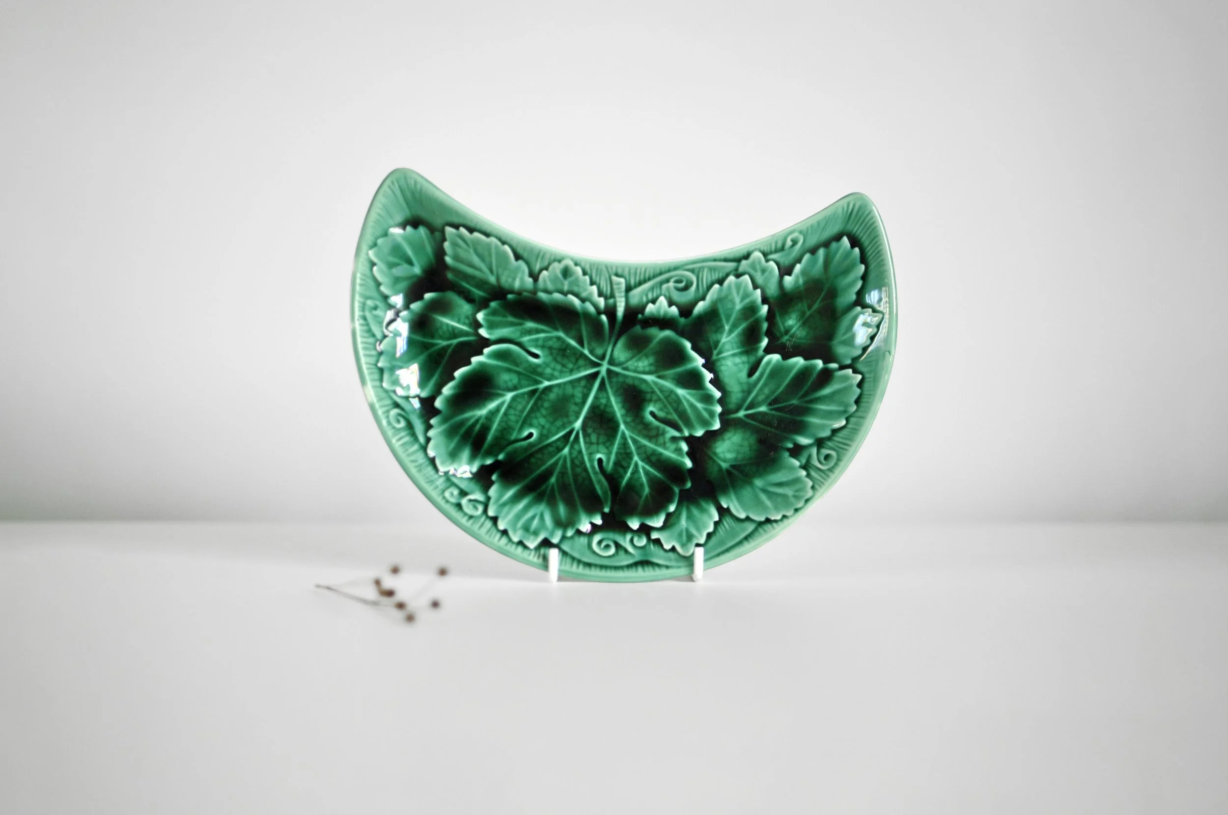 Mid-century Wedgwood emerald green majolica cabbage leaf side plate.