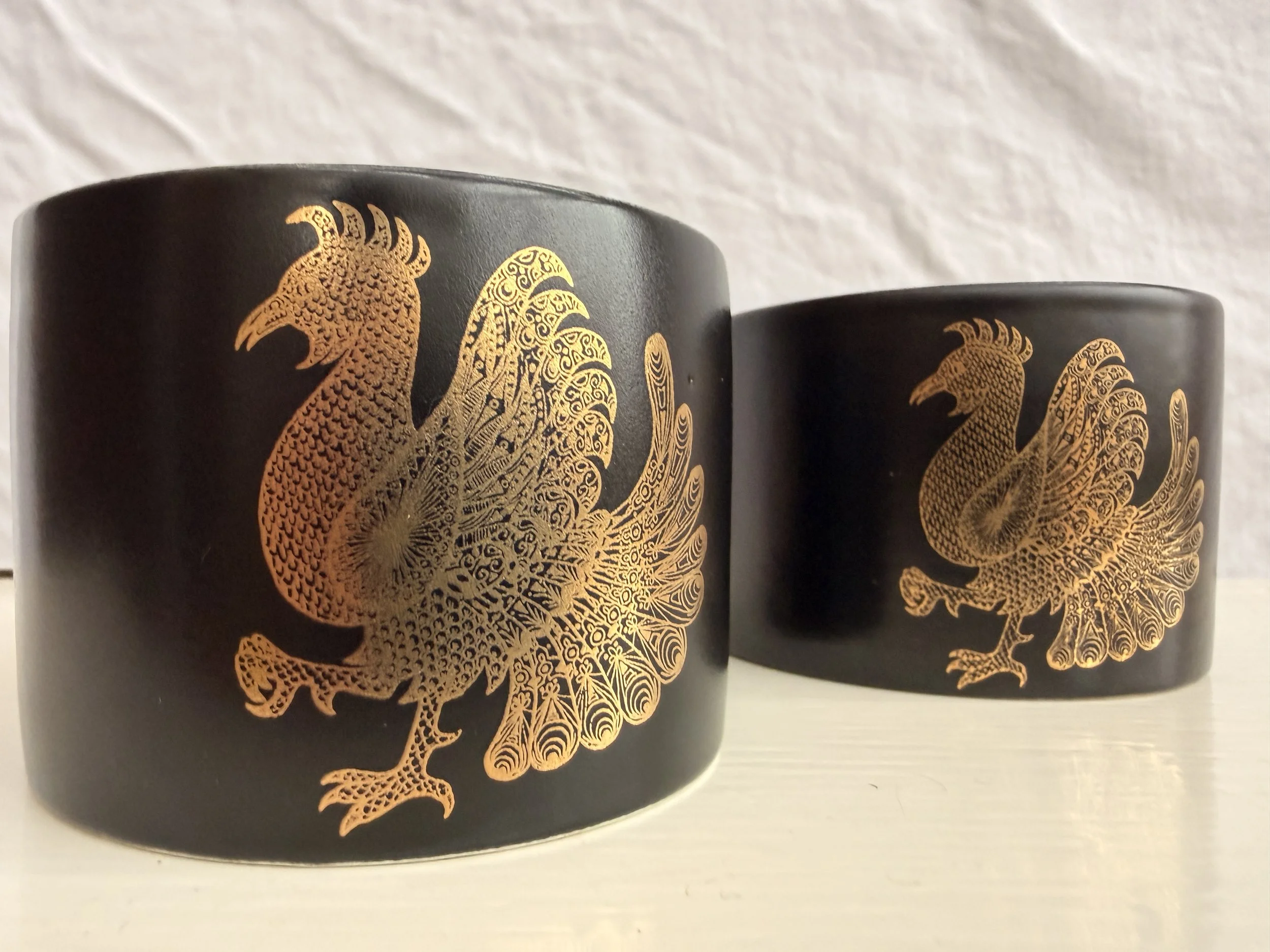 Mid-century modern kitchen setting featuring the black and gold Portmeirion Phoenix bowls.