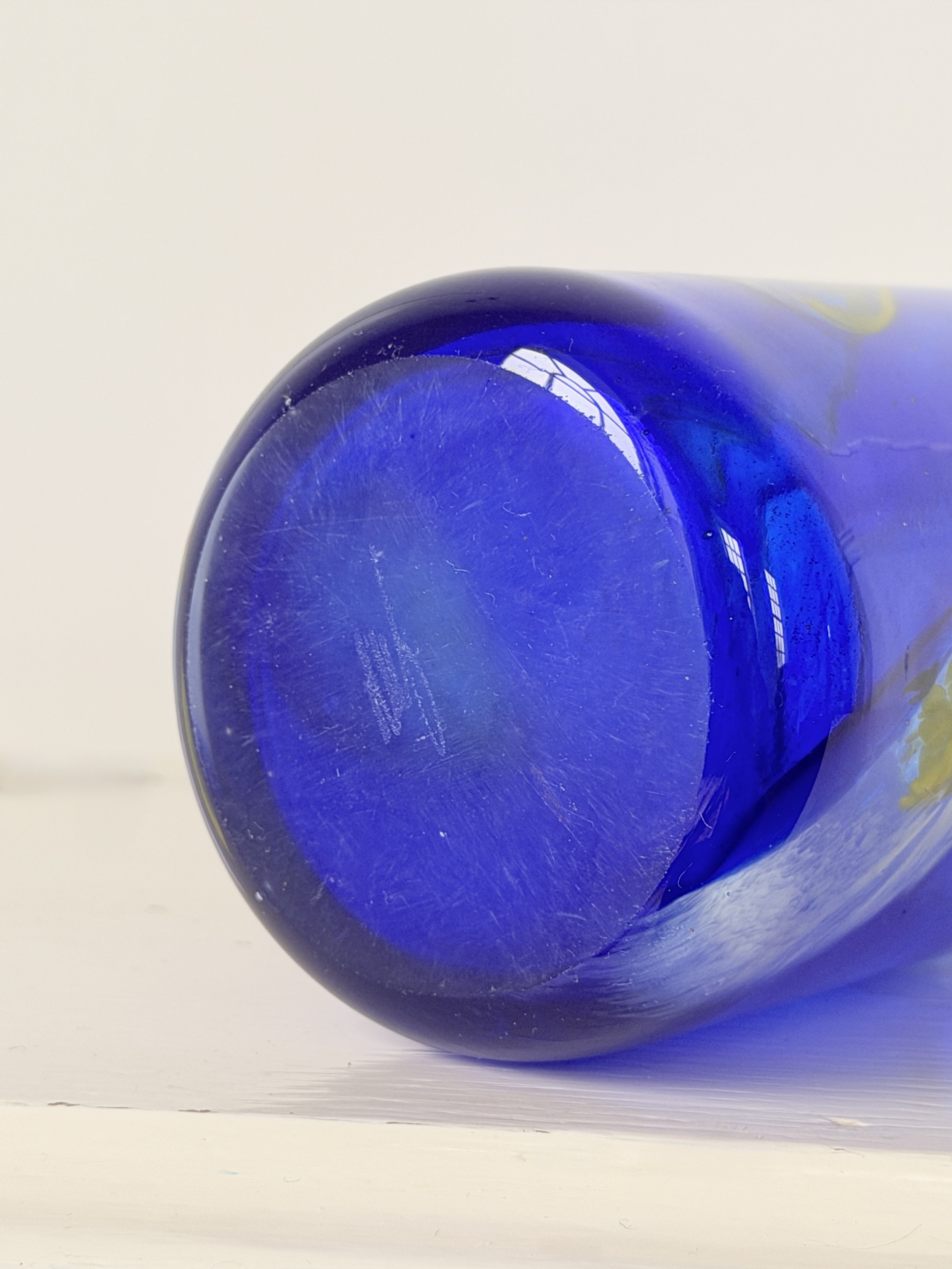 Detailed view of the base of the vase, showcasing the authentic ground base