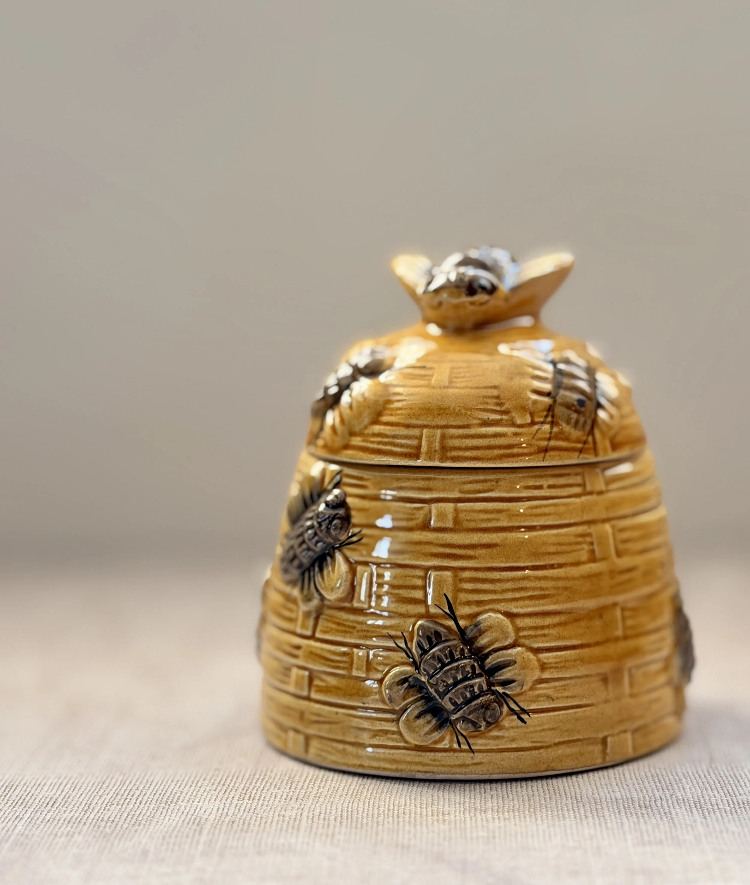 vintage-ceramic-bee-honey-jar-lid.jpg
