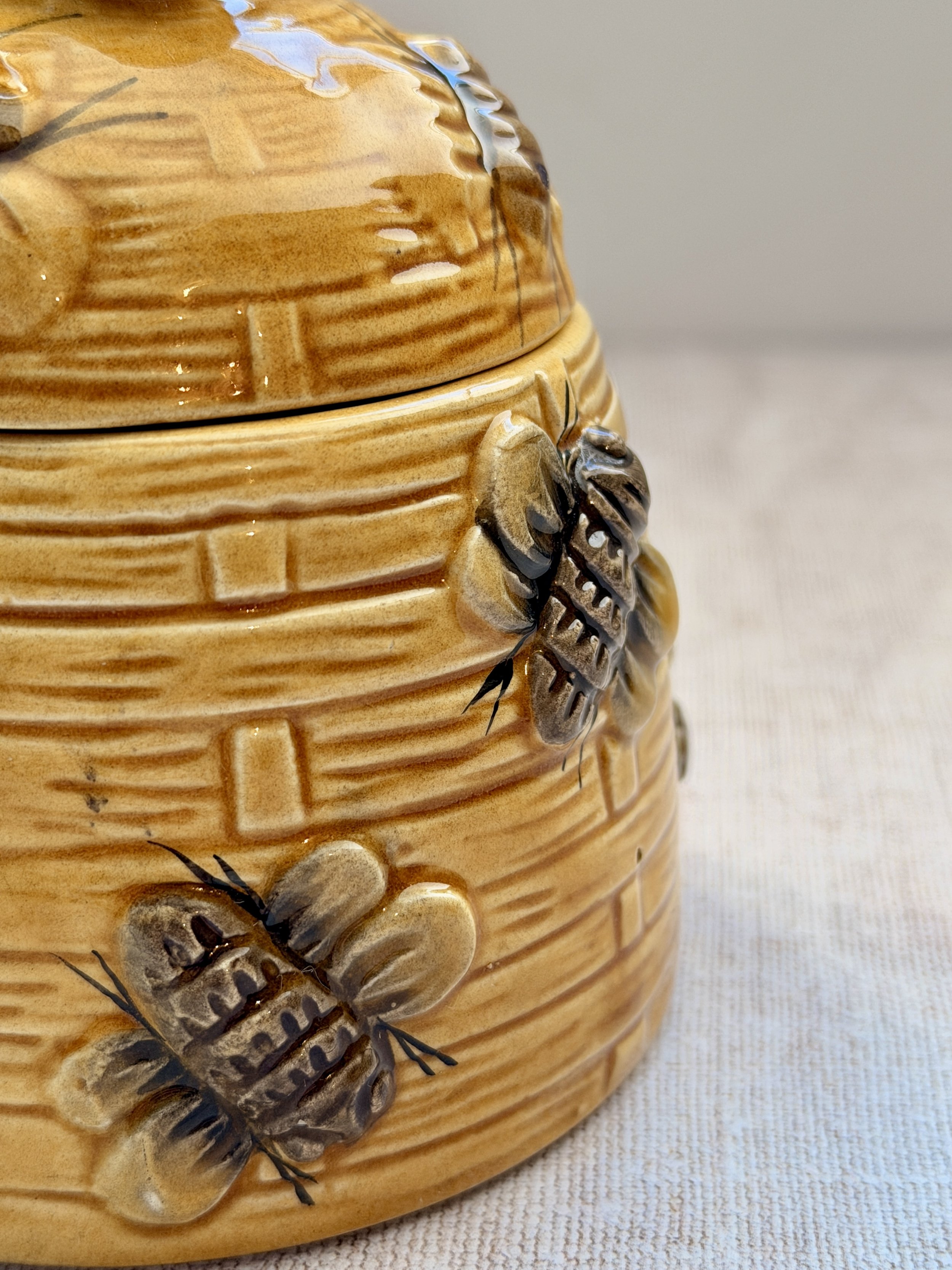 vintage-ceramic-bee-honey-jar-lid.jpg
