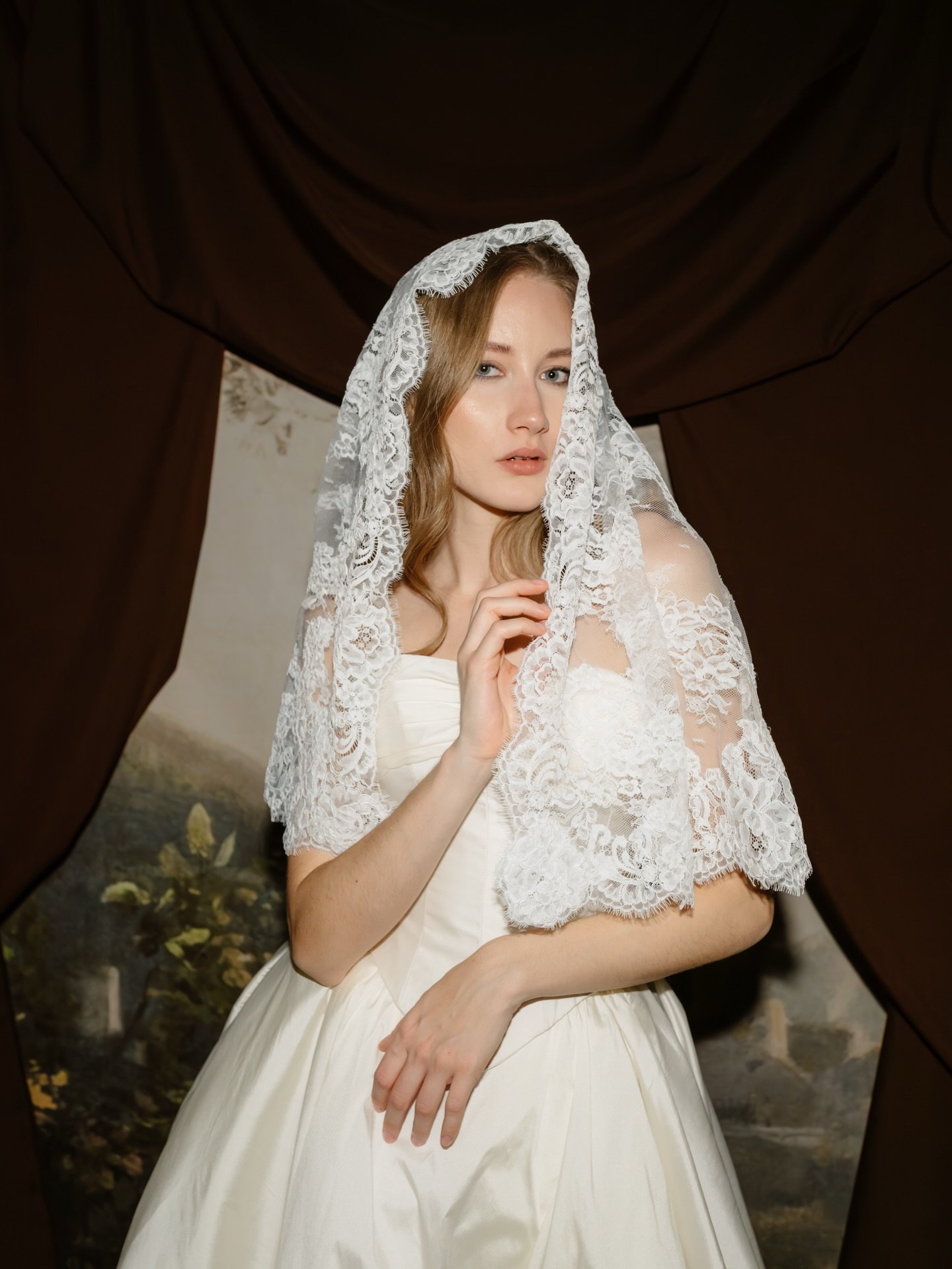 Editorial Caff&eacute; Romanza 🤎

&scaron;aty @veronikakostkovaweddingatelier 
design @nevadza 
muah @zelvikika 
modelingov&aacute; agent&uacute;ra @hmodelsslovakia 
modelka @tamaratazarova
priestor @studio.klinec_ 

#svadobnyfotograf #bride #weddin