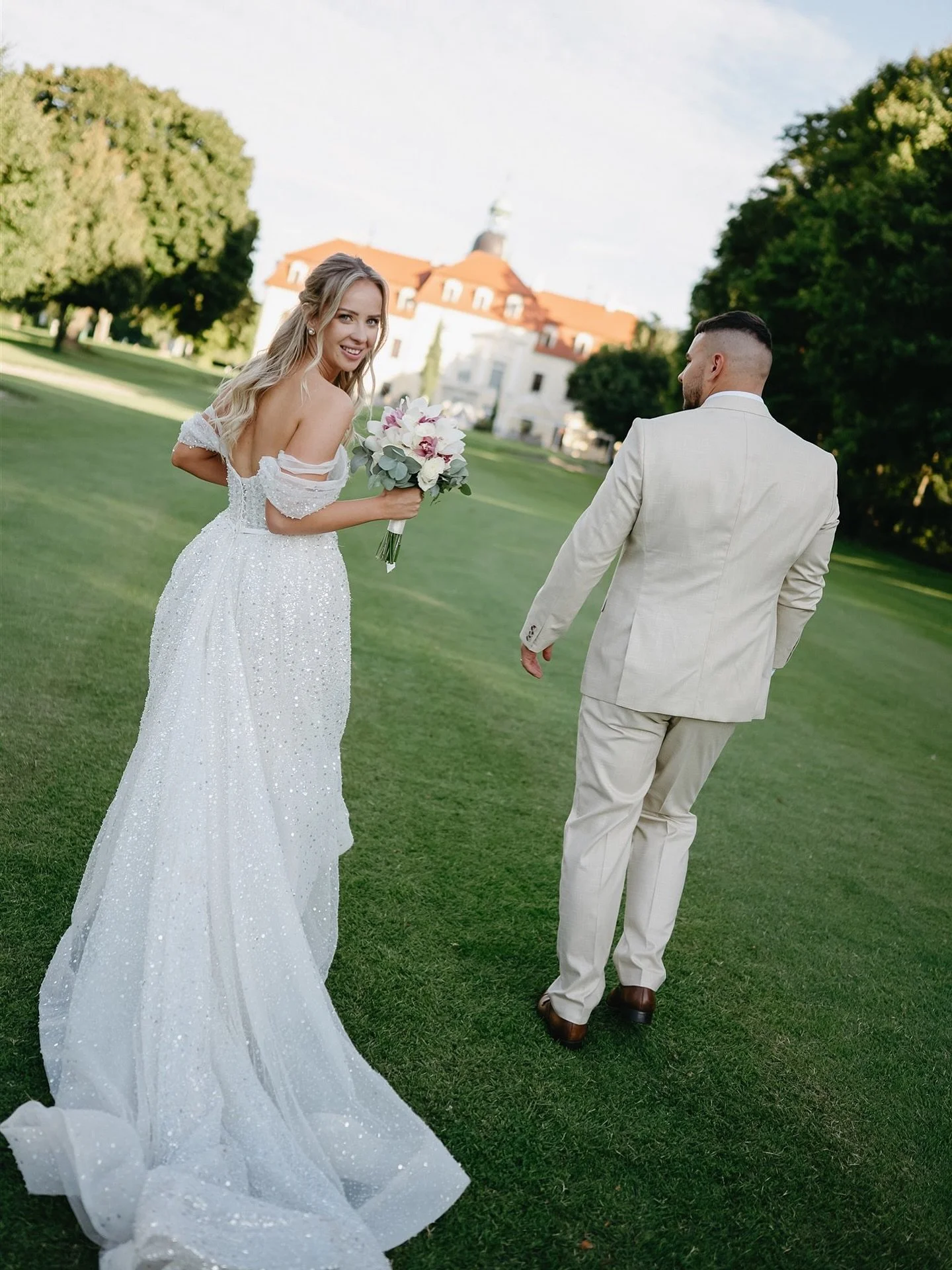 somewhere between a moment and a memory 🤍

#svadobnyfotograf #destinationweddingphotographer #europeanweddingphotographer #fineartweddingphotography #weddingdetails