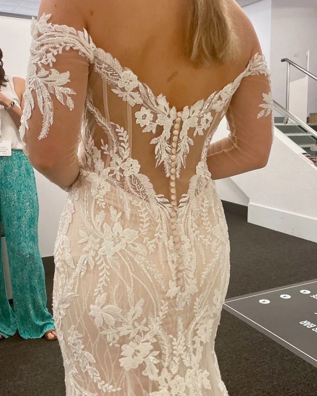 Stop. The. Scroll. 😍✨

The back of Damita by @valstefani is pure bridal perfection &mdash; intricate lace appliqu&eacute;s, illusion detailing, and those dreamy buttons that flow effortlessly down the train 🤍 in all ivory or cashmere as pictured, s
