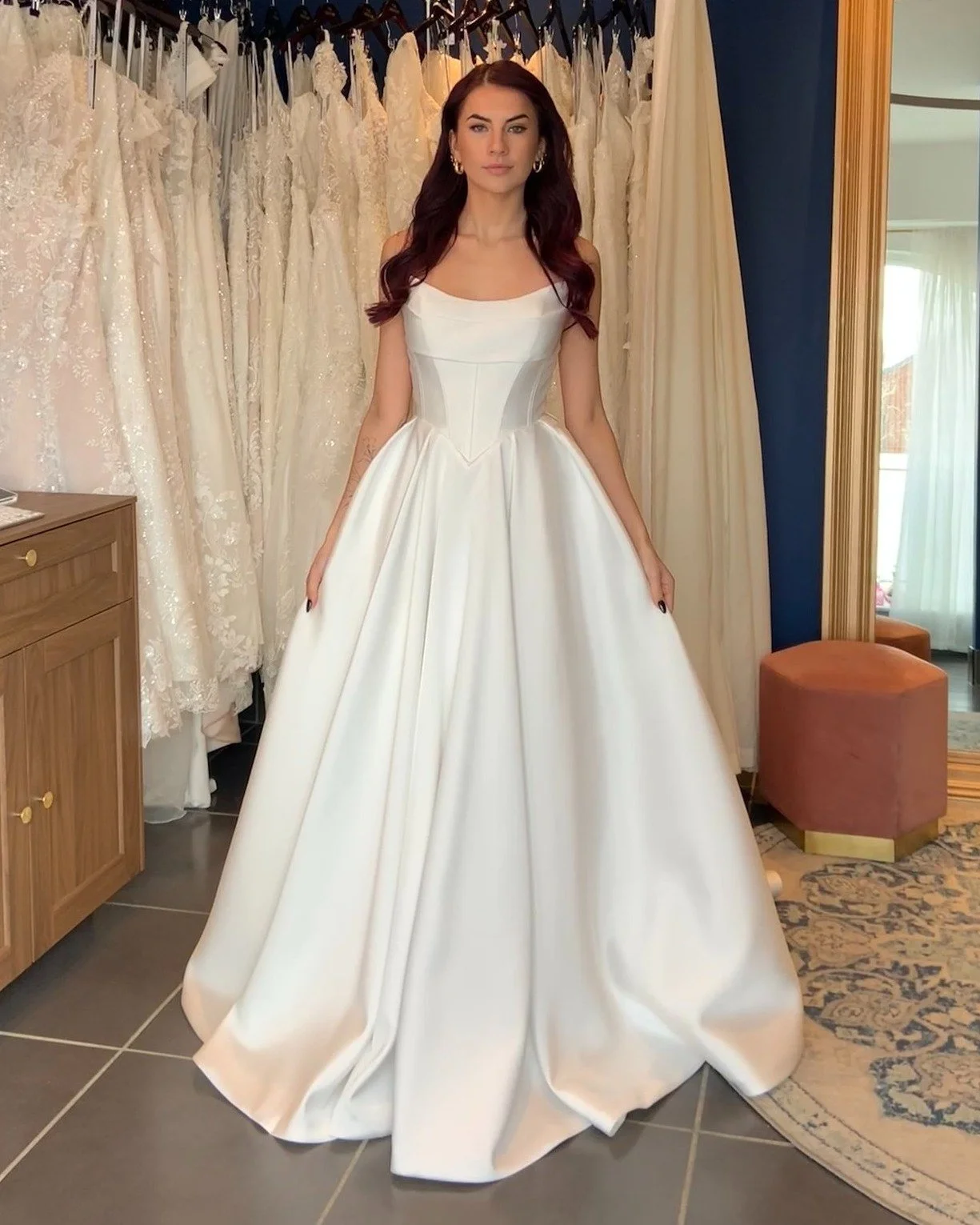 When we are all obsessed about the dropped waist trend we just had to give you a close up!!! 🫶🏼 

Abby has it all, the most structured bodice to cinch in that waist and show off your silhouette - without wearing a fitted wedding dress! A soft scoop