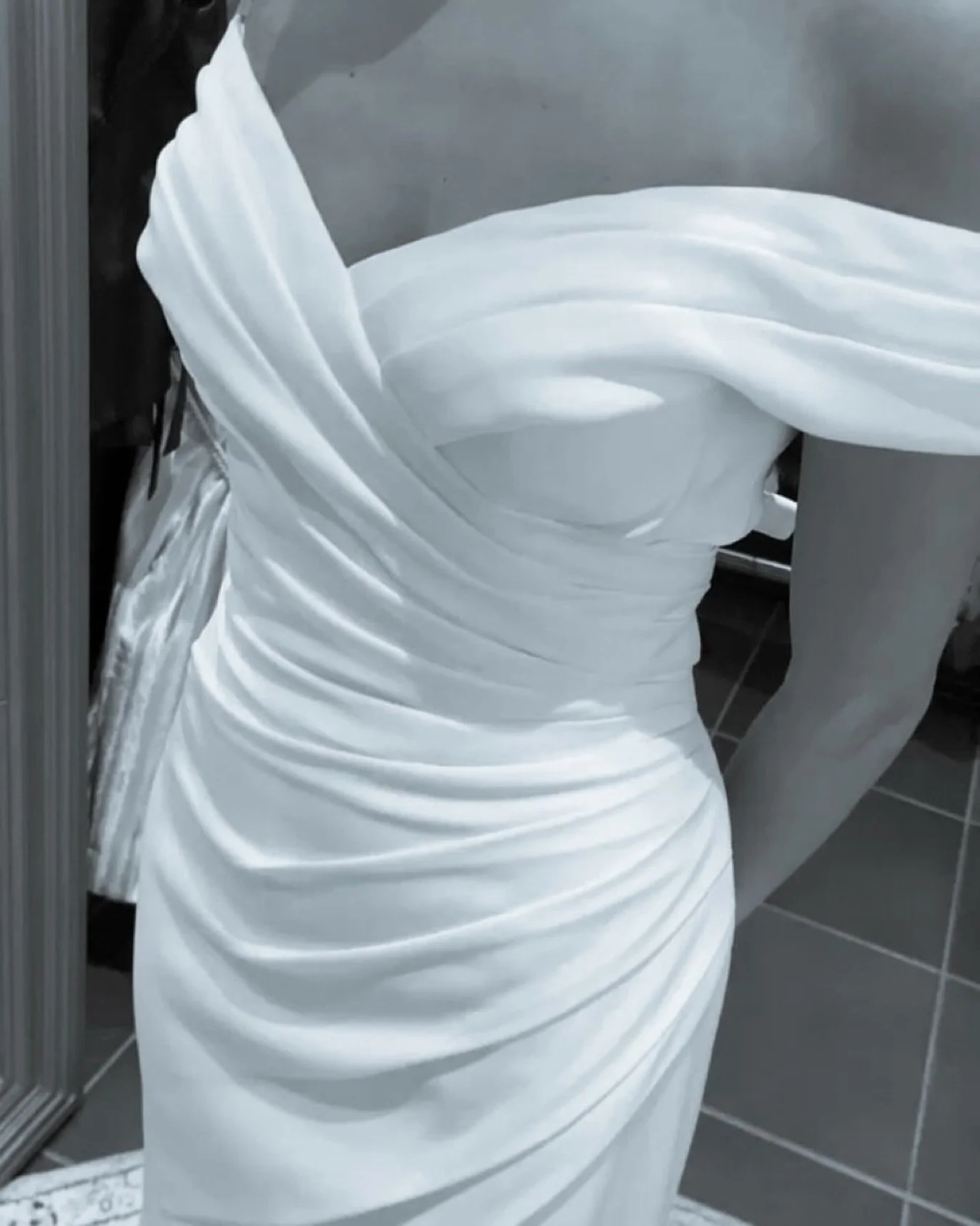 There is just something about the art of draping, it transforms fabric into something of extraordinary beauty. Shaping a wedding dress with elegance and intention.

It takes me back to when I was studying, I could spend hours draping fabrics then dra