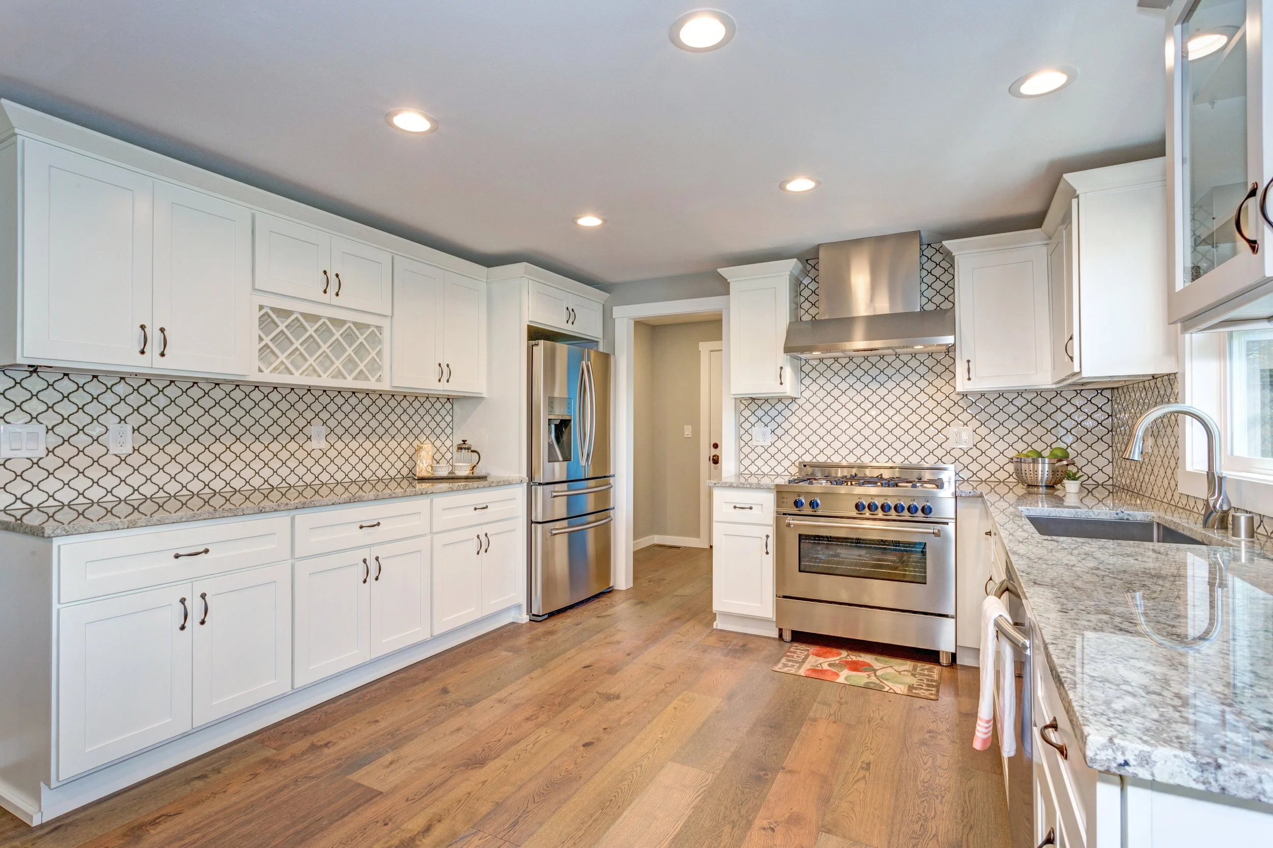 How To Select The Perfect Kitchen Backsplash Material